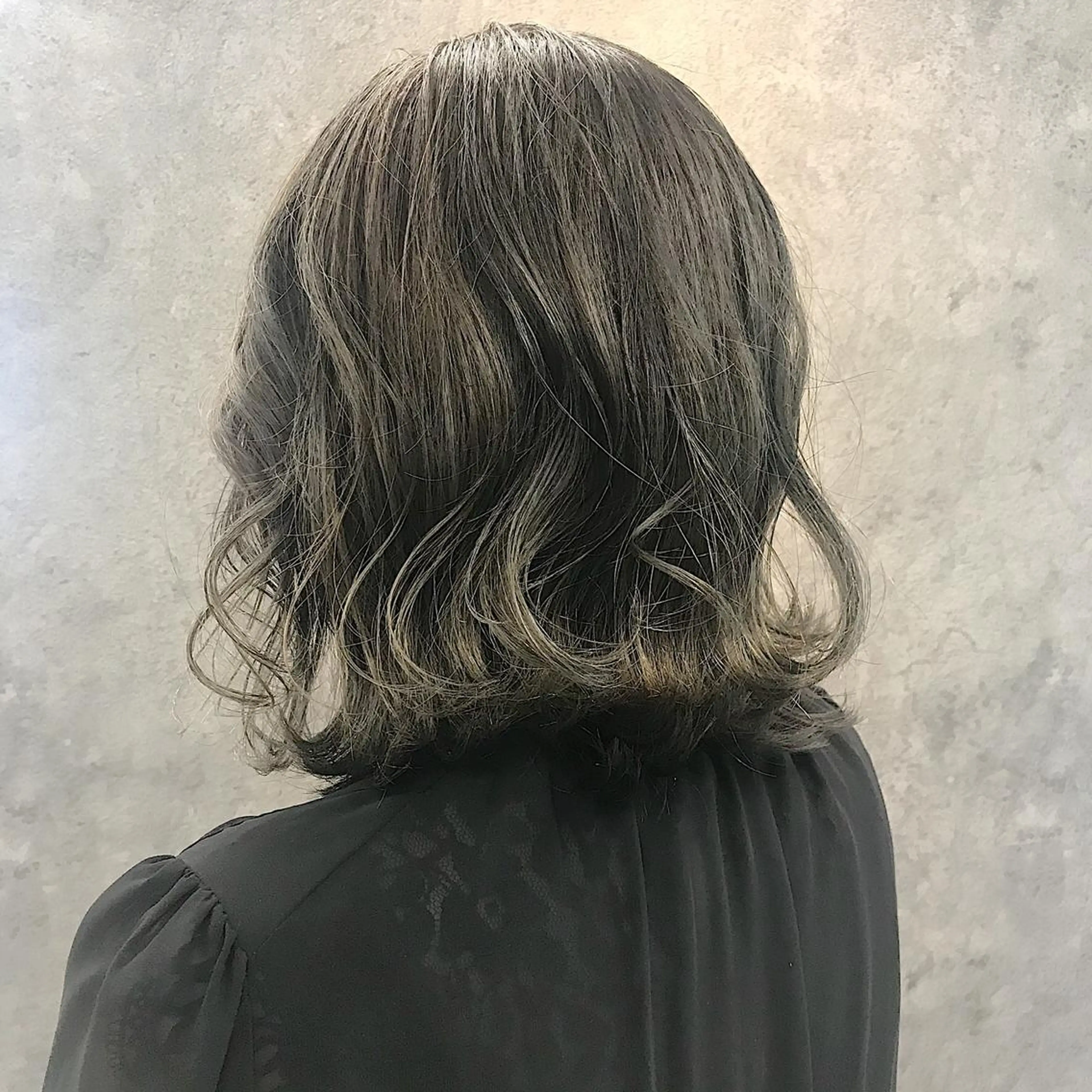 ミディアム カット ヘアカラー トリートメント 所渉/韓国レイヤー /ウルフカットのヘアスタイル