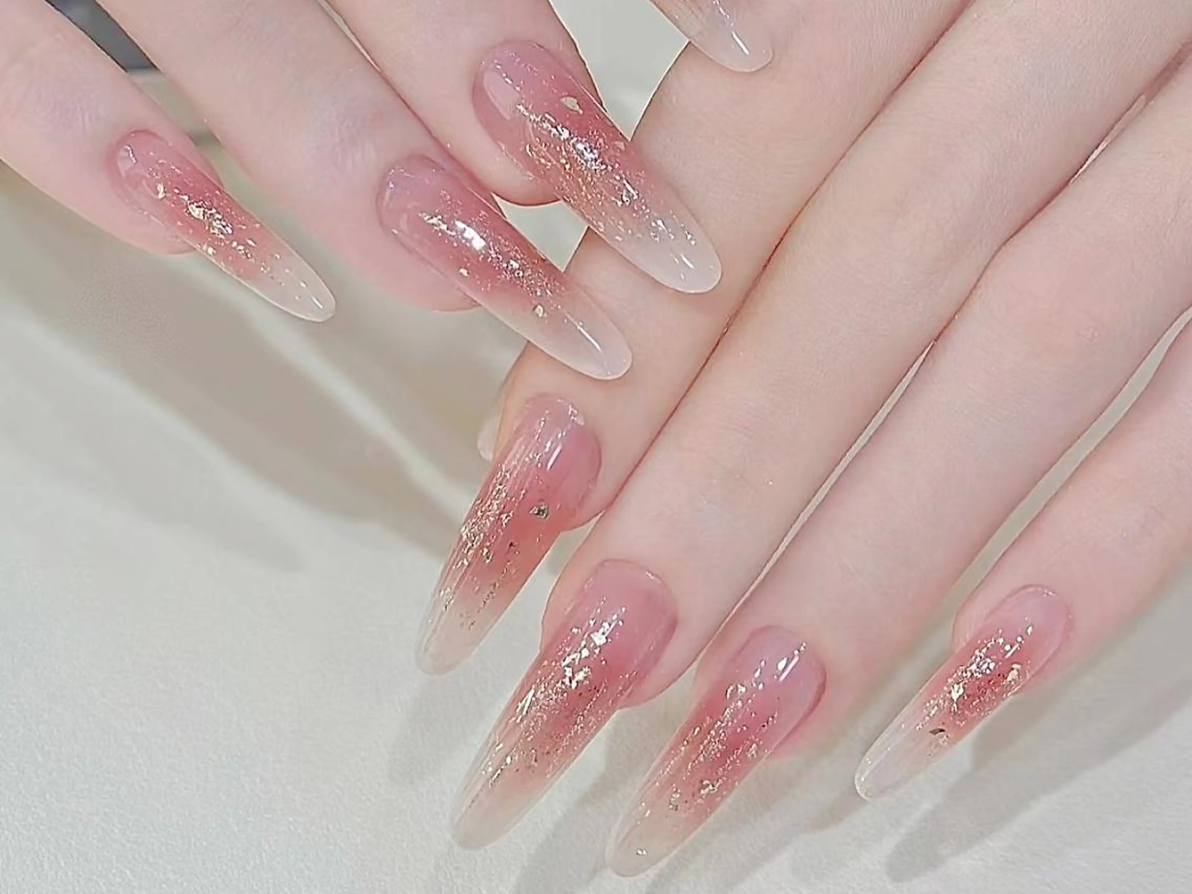 ネイル ガーリー ハート ホログラムネイル ミディアムネイル ワンカラーネイル ハンドネイル ハンドケア 🎀Sense Nail渋谷店🎀のネイルデザイン