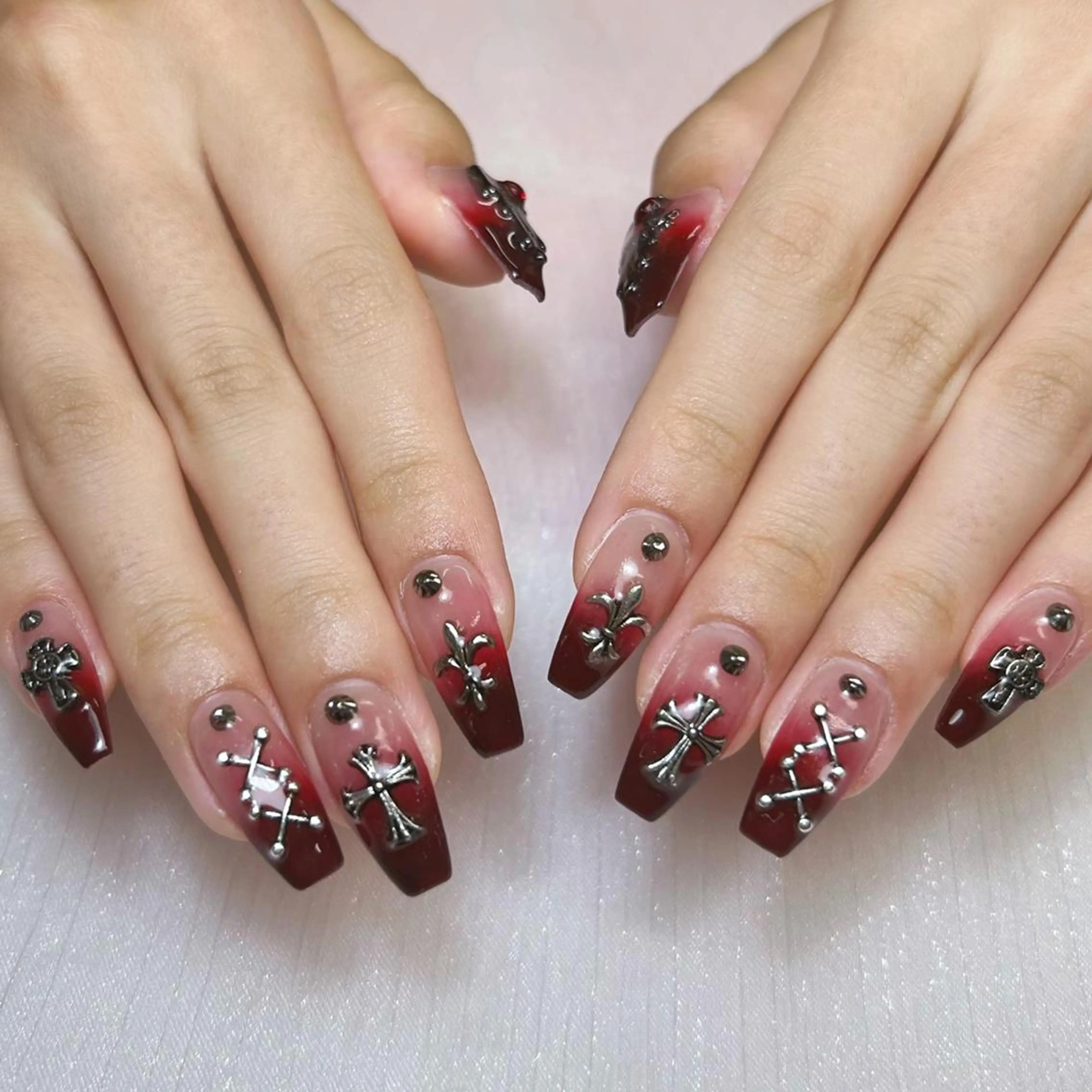 ネイル アートネイル オーロラネイル ガーリー キラキラネイル 韓国ネイル ハンドネイル リナ 💅のネイルデザイン