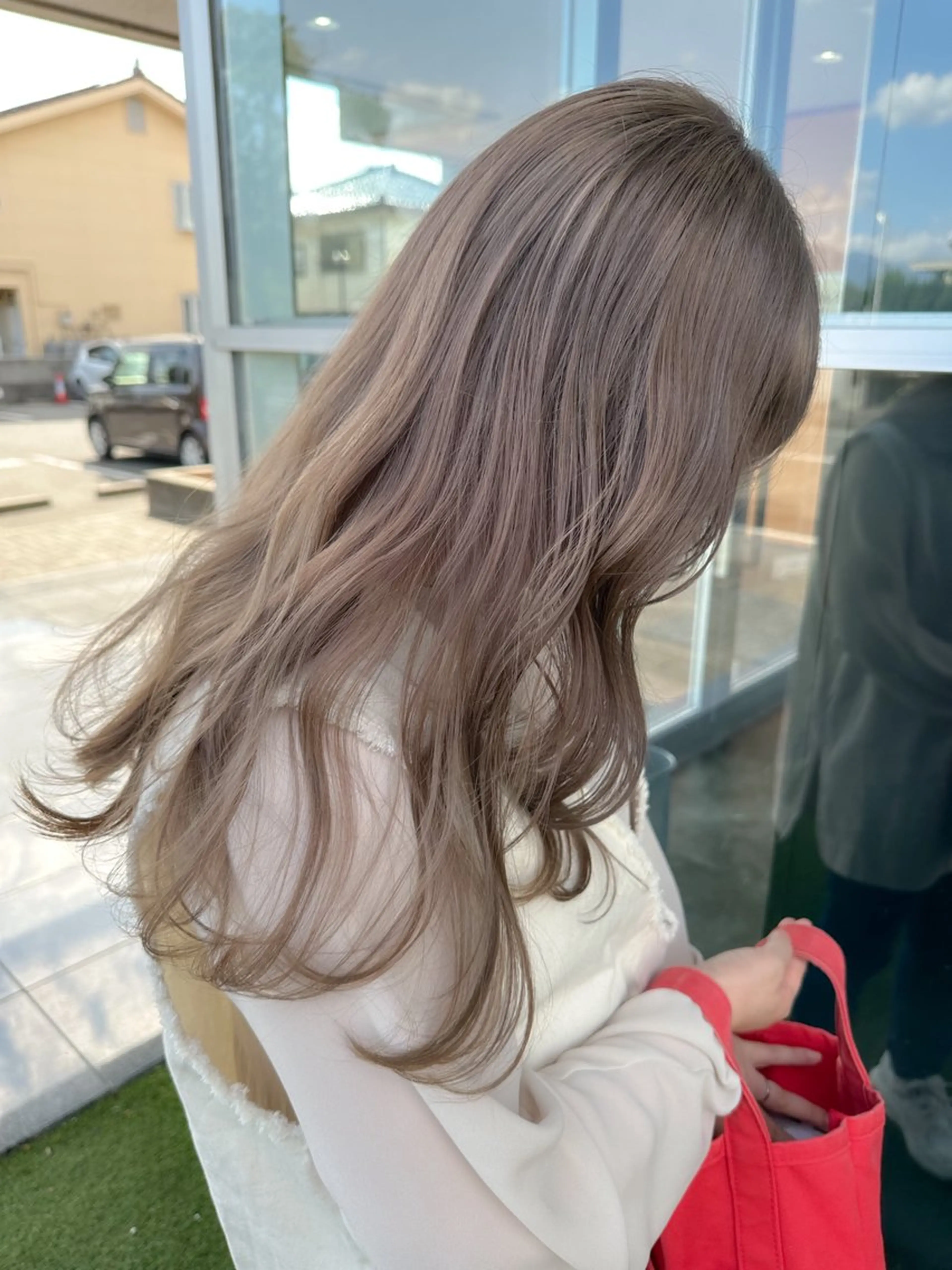 セミロング カラー ベージュカラー ブリーチ 清水 亮太／赤み消しカラーのヘアスタイル