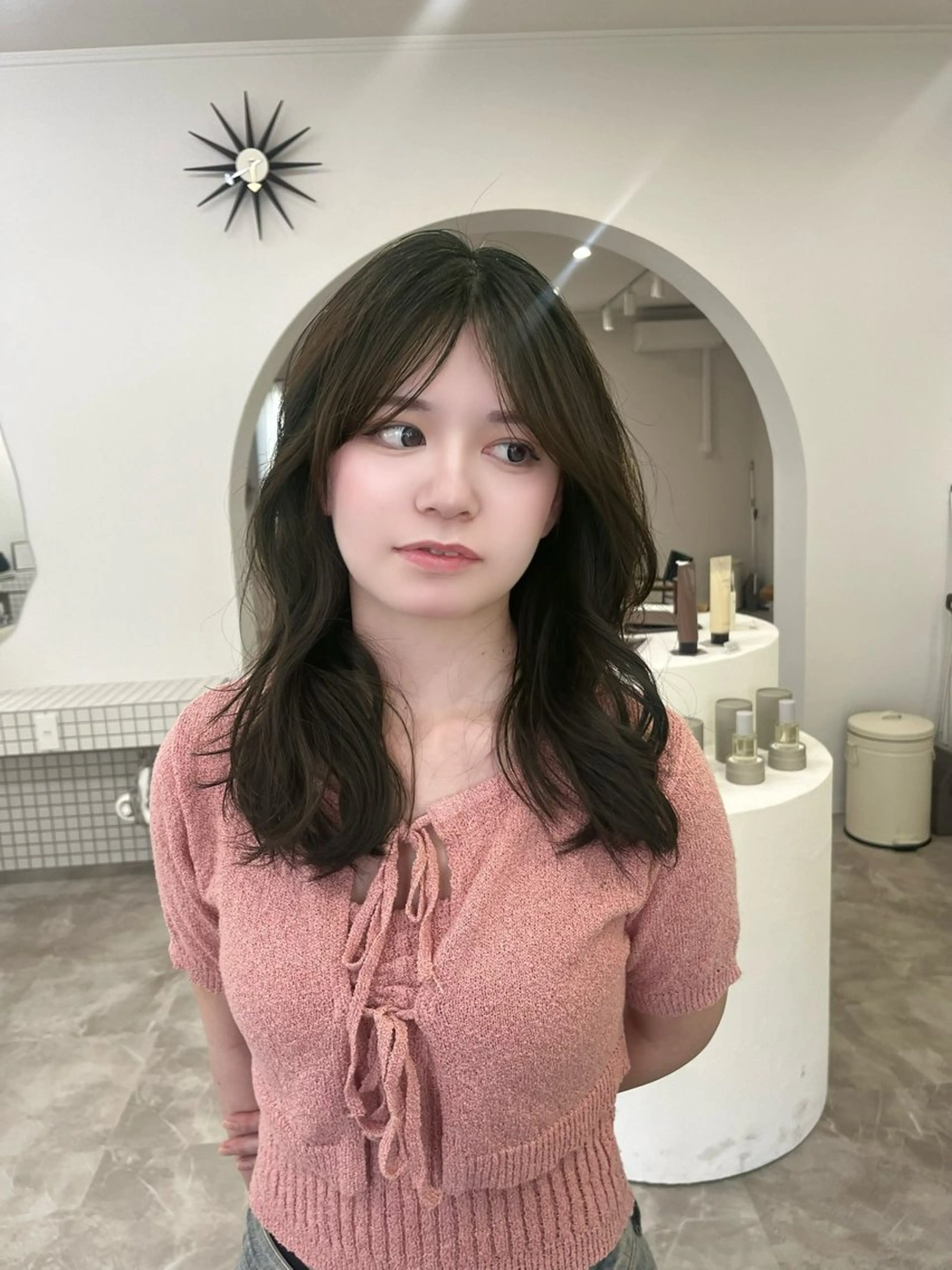 ミディアム カラー 喜屋武 美月のヘアスタイル