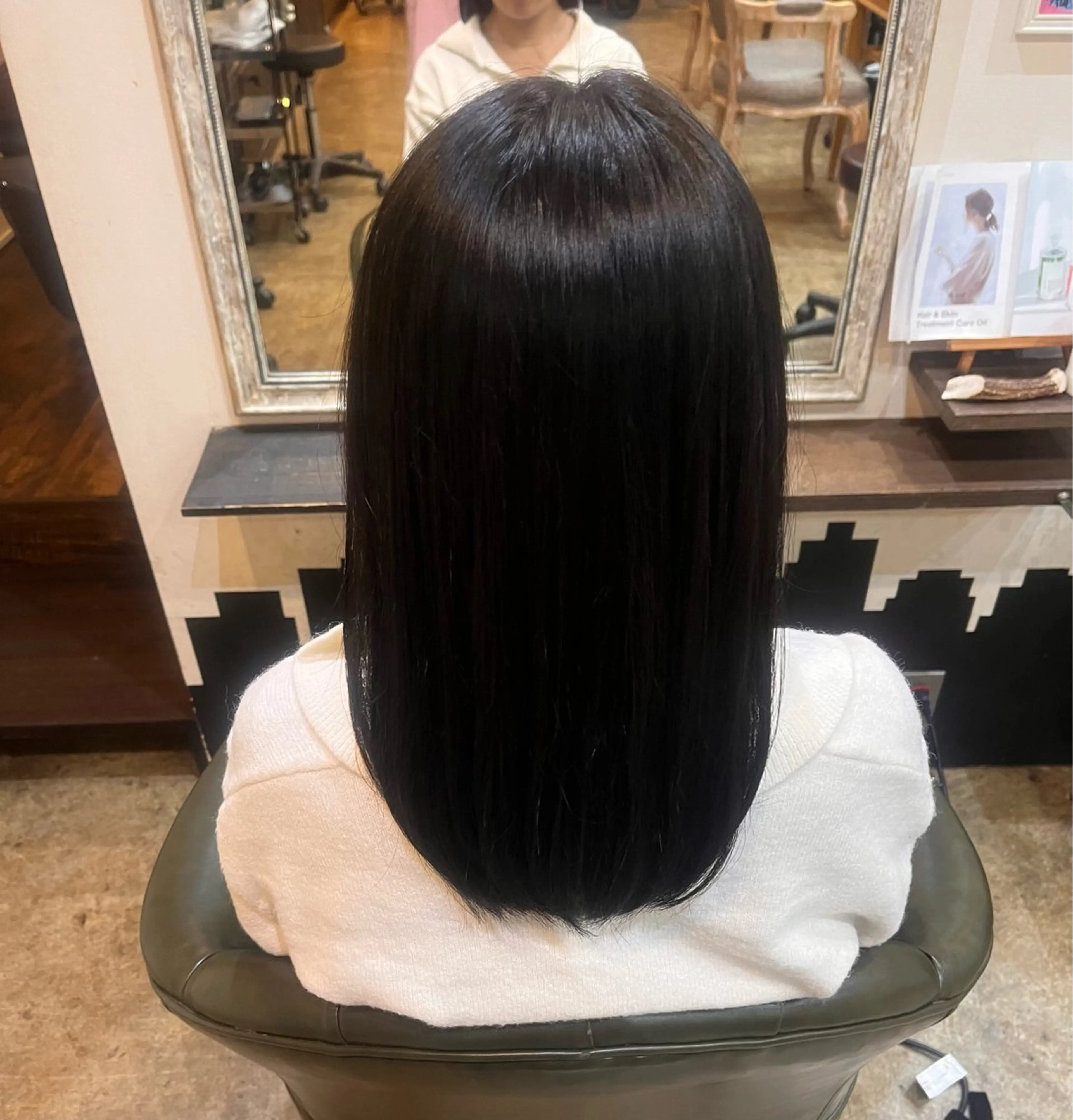 one color🎨＋point straight perm🧸の写真