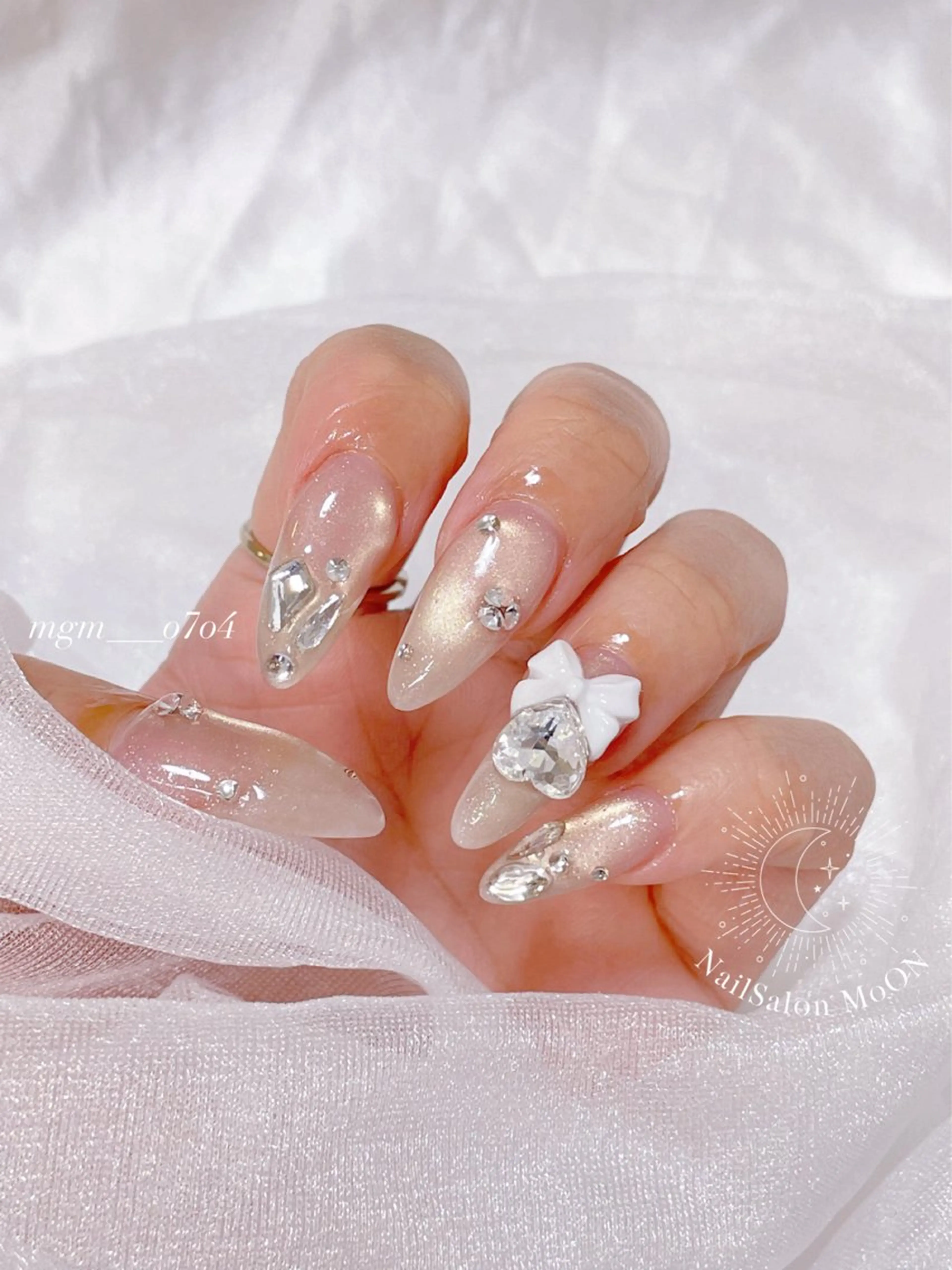 MoON...❤︎ MeGuのネイルデザイン