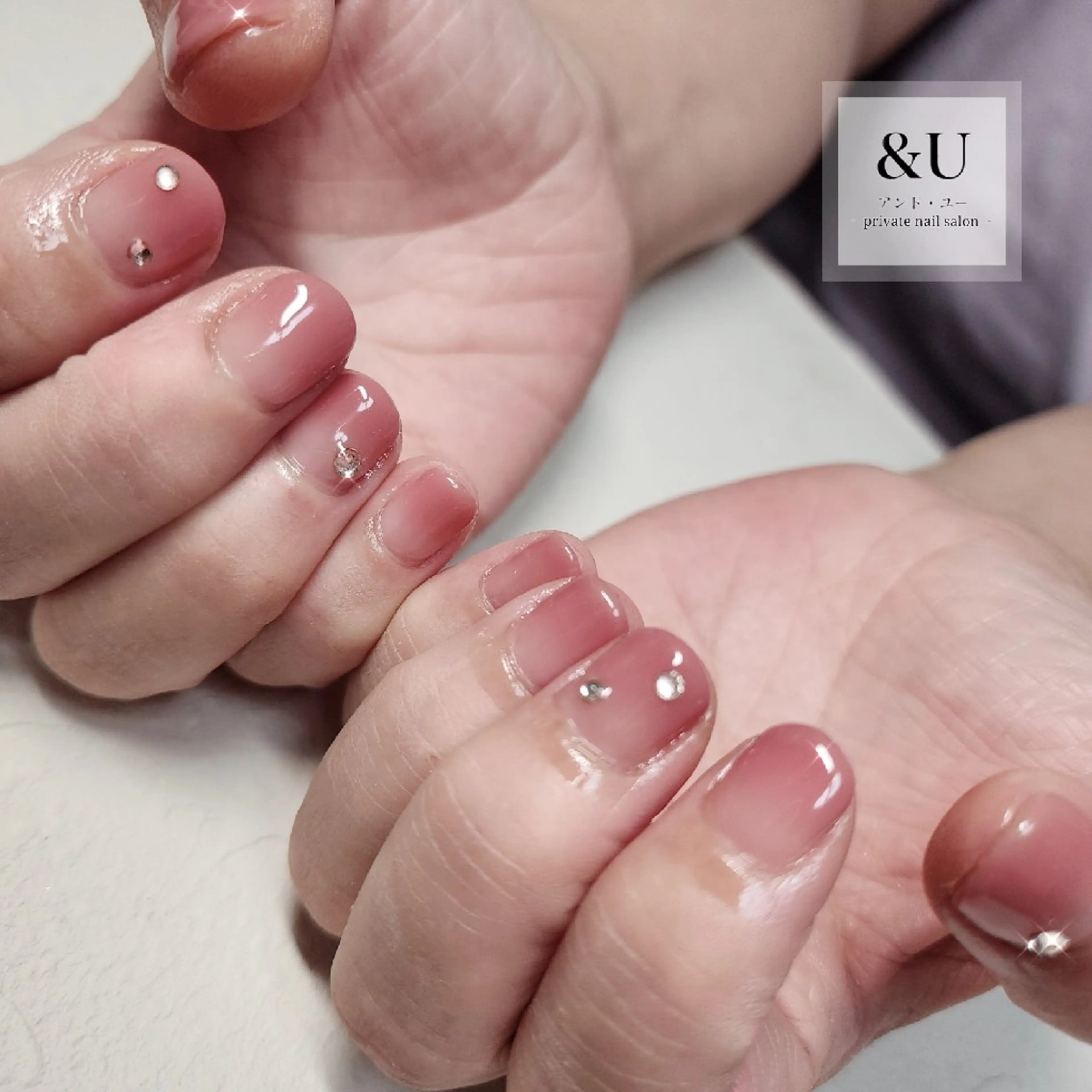 ネイル ショートネイル ストーンネイル ハンドネイル &U (アンド・ユー)のネイルデザイン