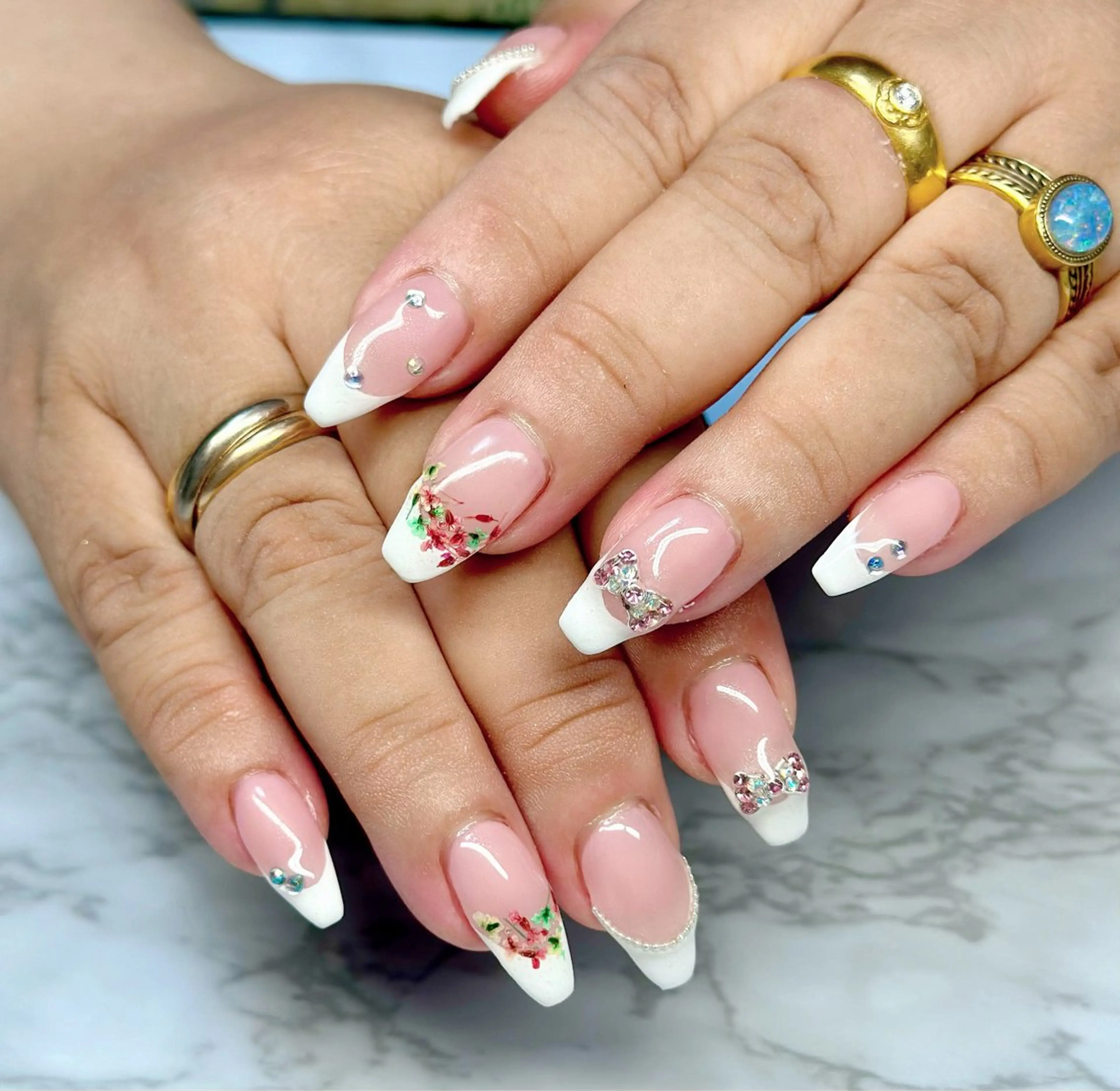 ネイル フレンチネイル ニュアンスネイル リボン 夏ネイル M.N_ nailのネイルデザイン