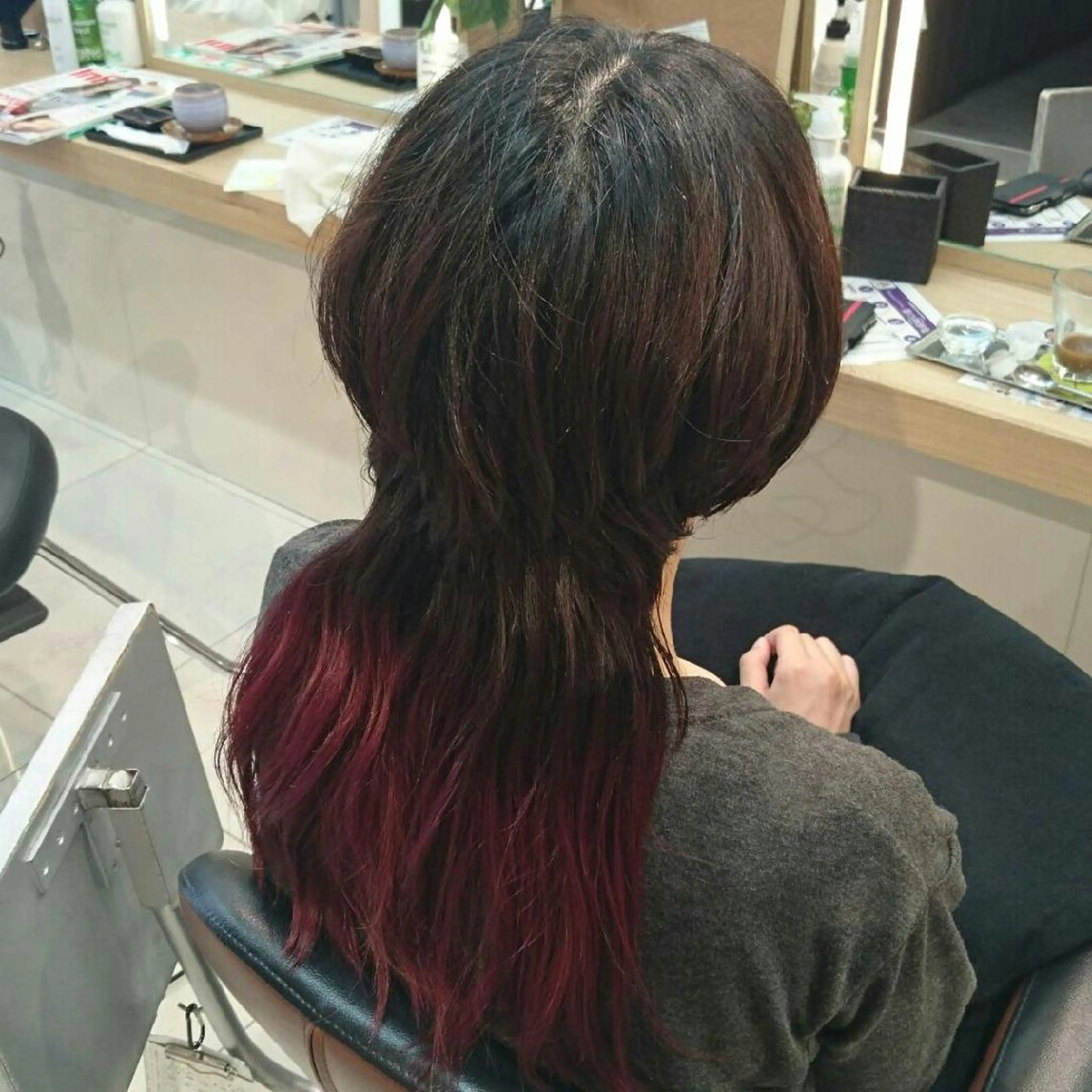 ロング カラー グラデーションカラー 透明感ハイライト◎ 伊藤夏海のヘアスタイル