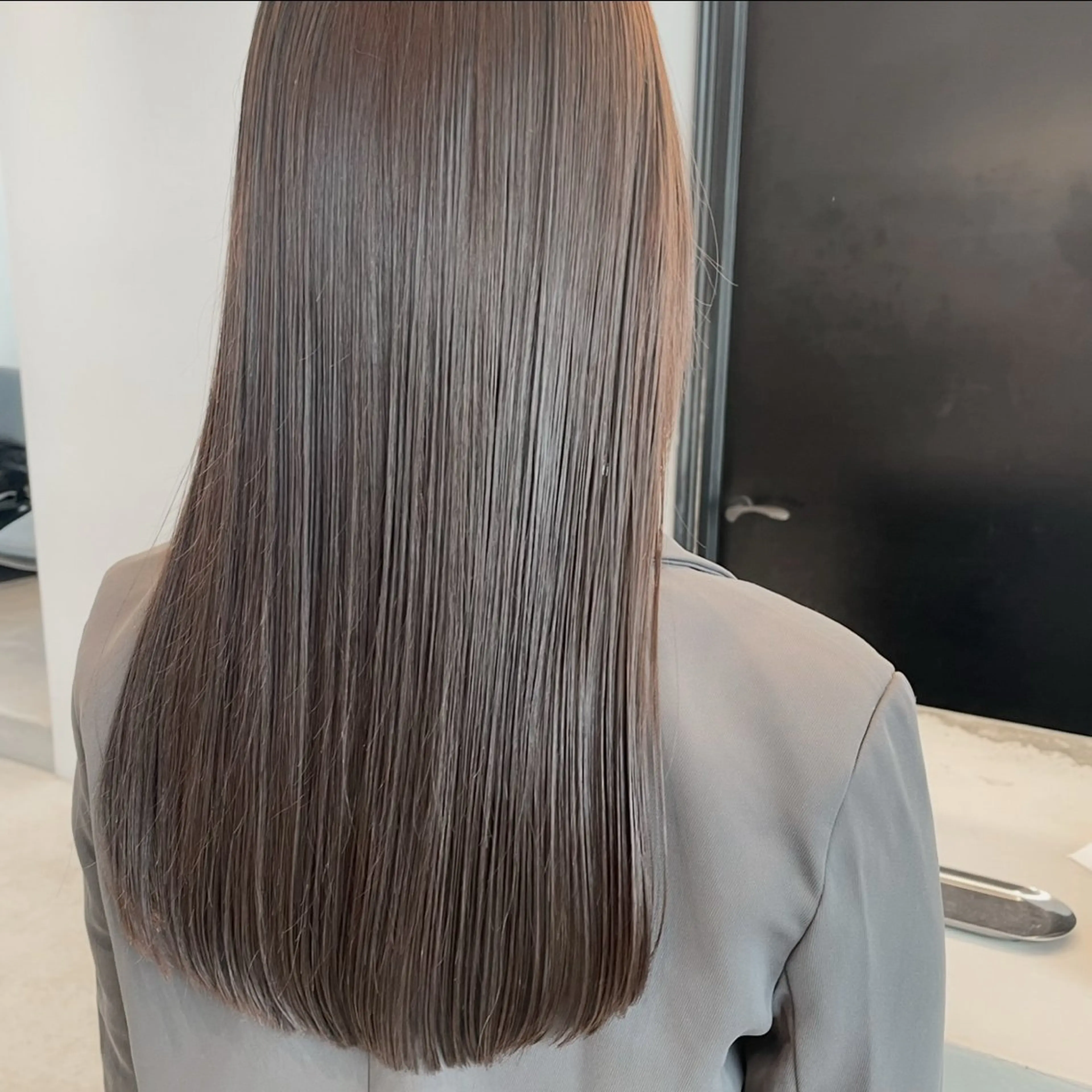 ロング カラー ベージュカラー 透明感カラー ロング トリートメント 金本麗美 ボブパーマ グレージュ/オリーブのヘアスタイル