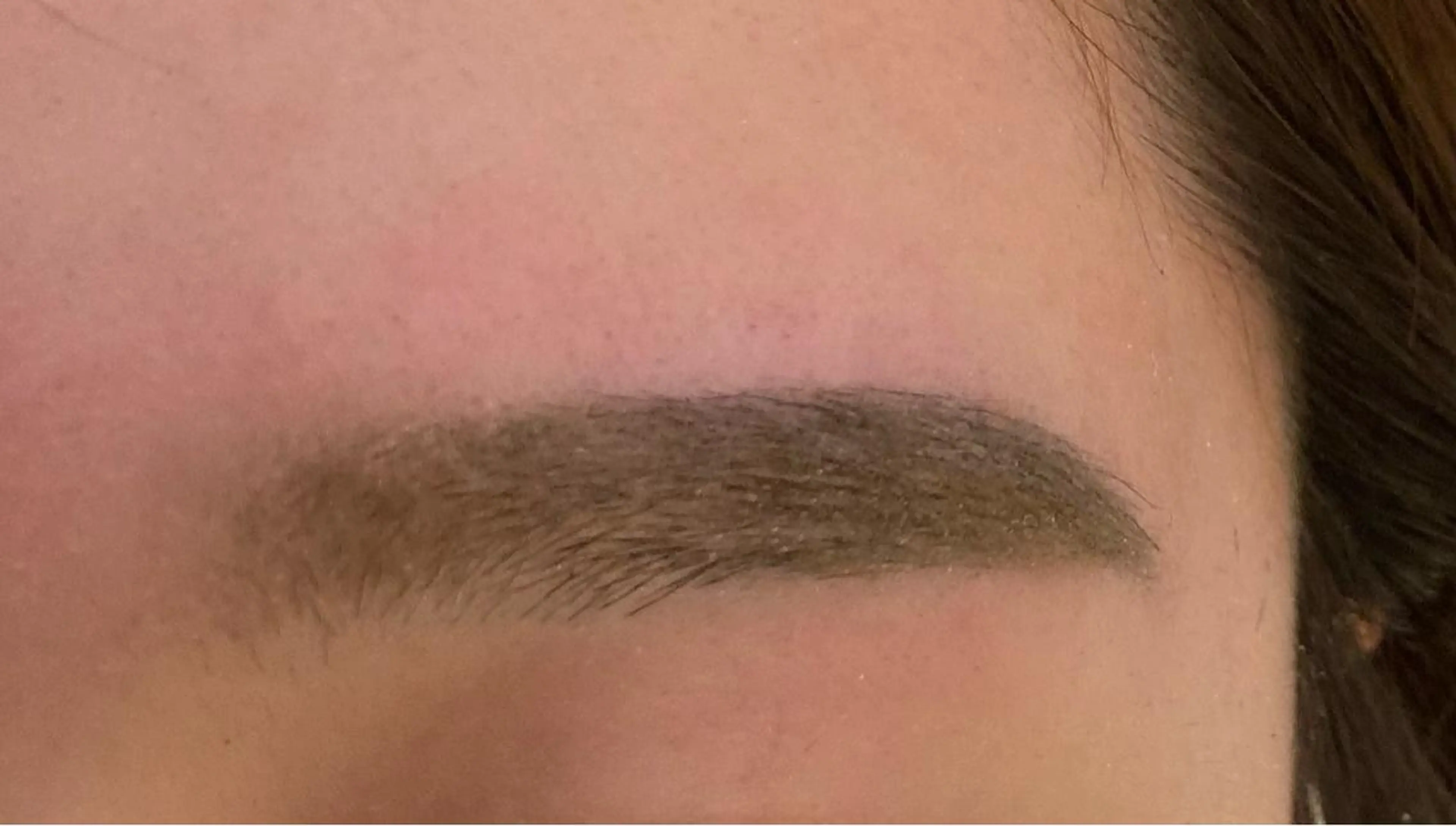 ハリウッドアイブロウ (眉毛パーマ)の写真