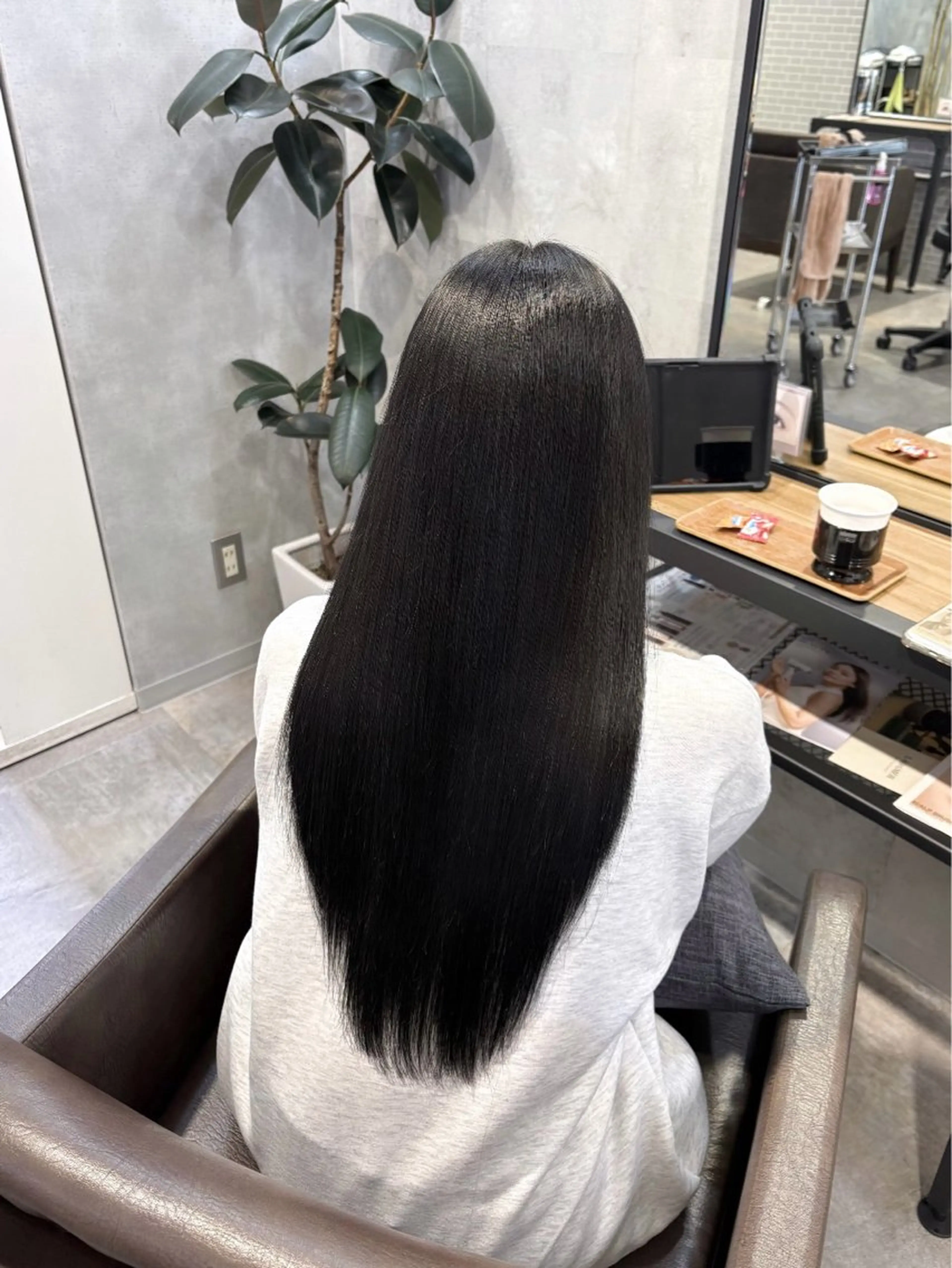 ロング カラー ヘアカラー オオムラ メイの眉毛・アイブロウイメージ