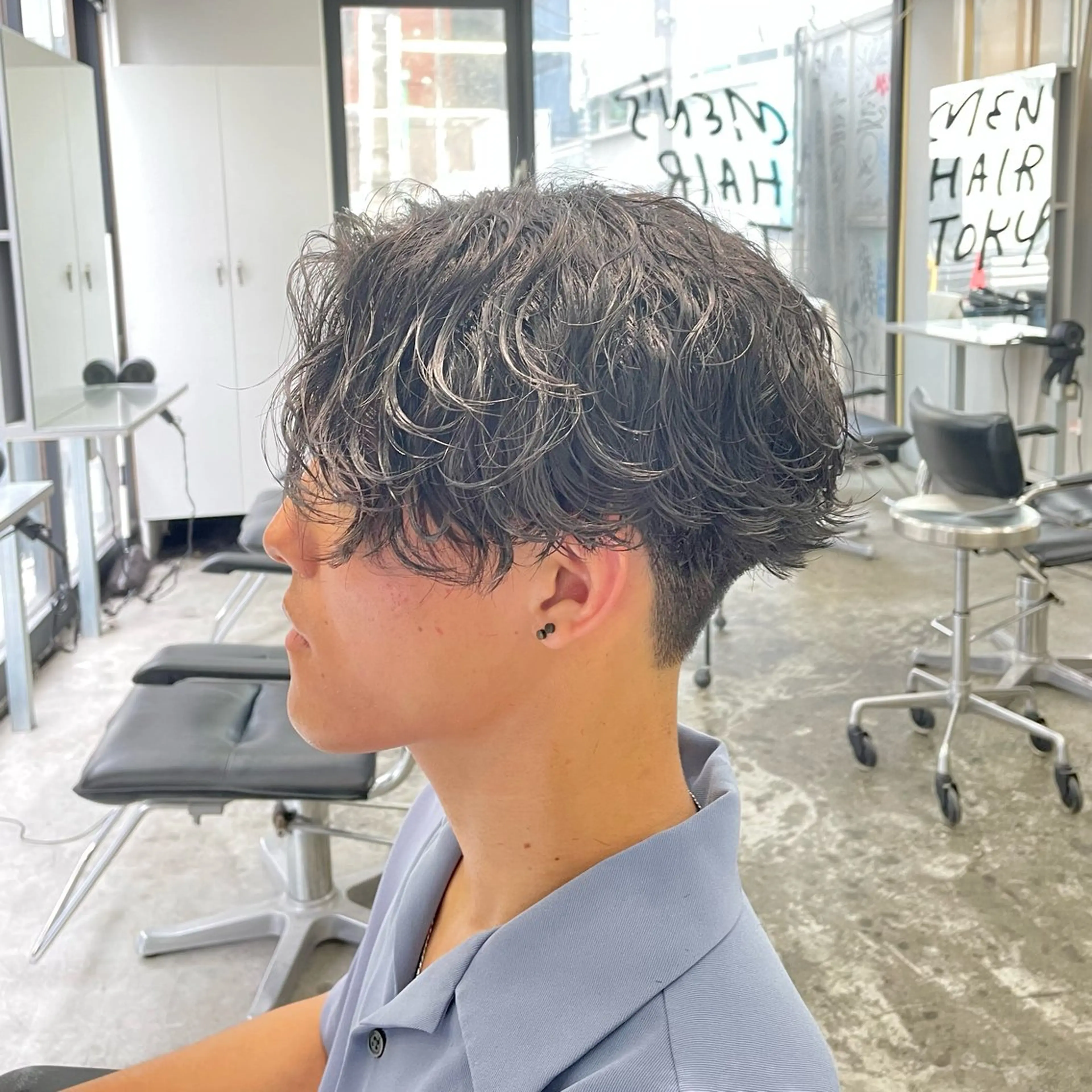 ミディアム パーマ メンズ 波巻きパーマ カット パーマ メンズ特化美容師/ 藤戸 椋のヘアスタイル