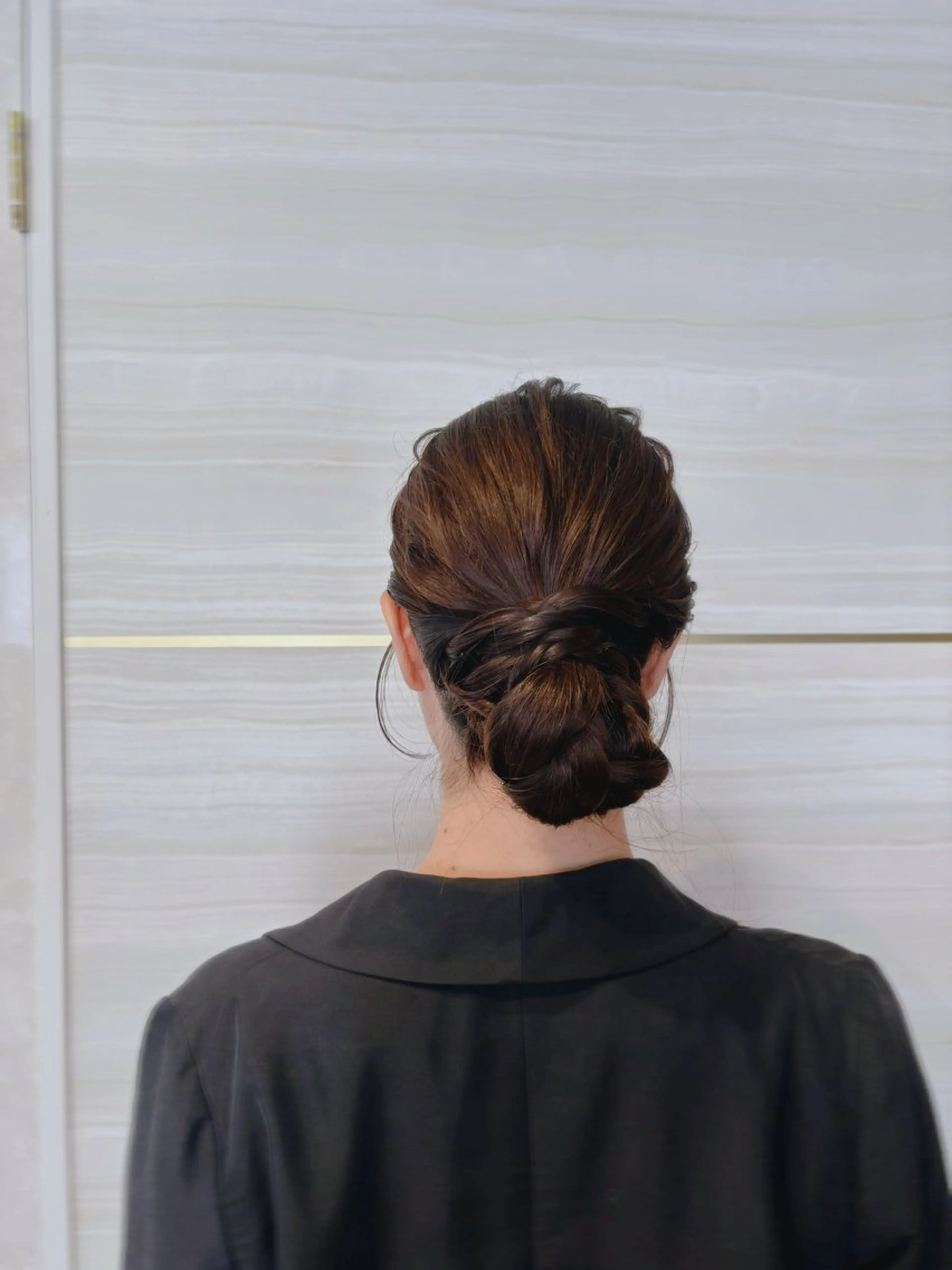 セミロング ヘアアレンジ elu あやね 🤍🫧カラーモデルのヘアスタイル