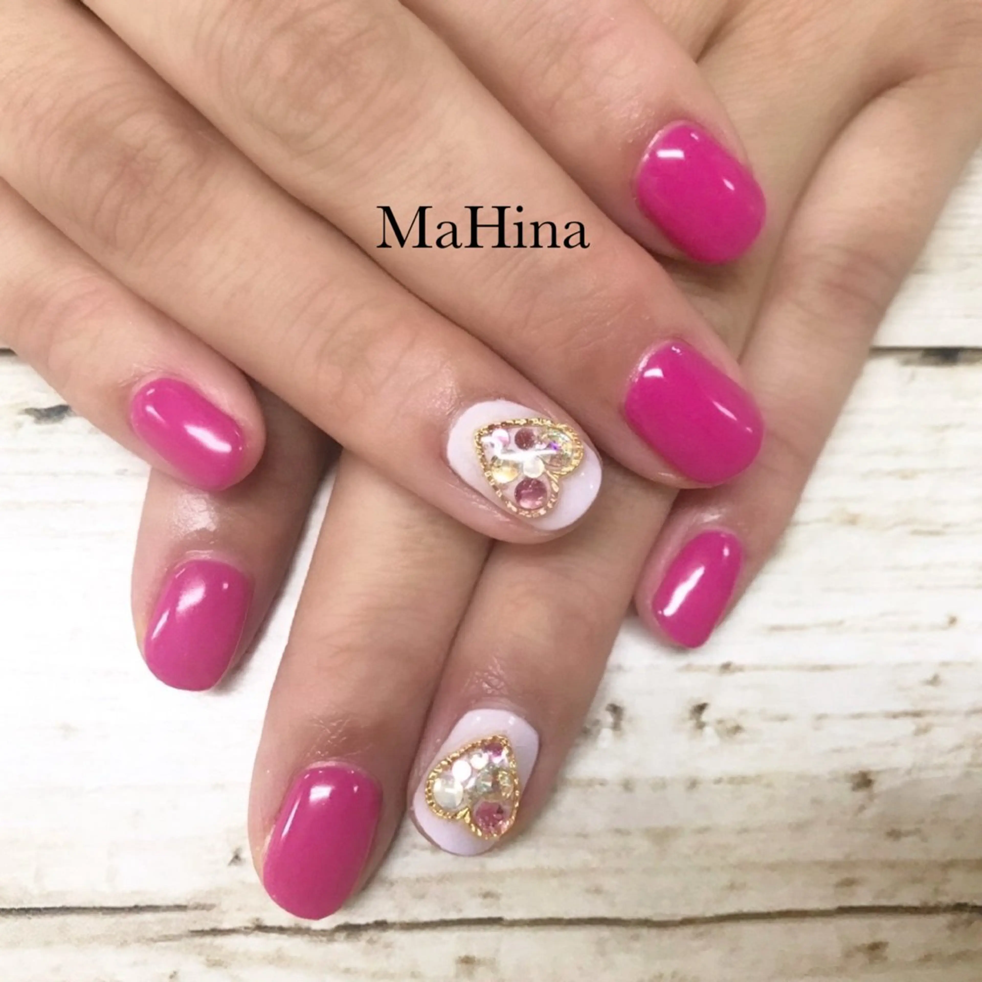 ネイル ジェルネイル ハート ニュアンスネイル ワンカラーネイル ストーンネイル ハンドネイル MaHina🌙 salonのネイルデザイン