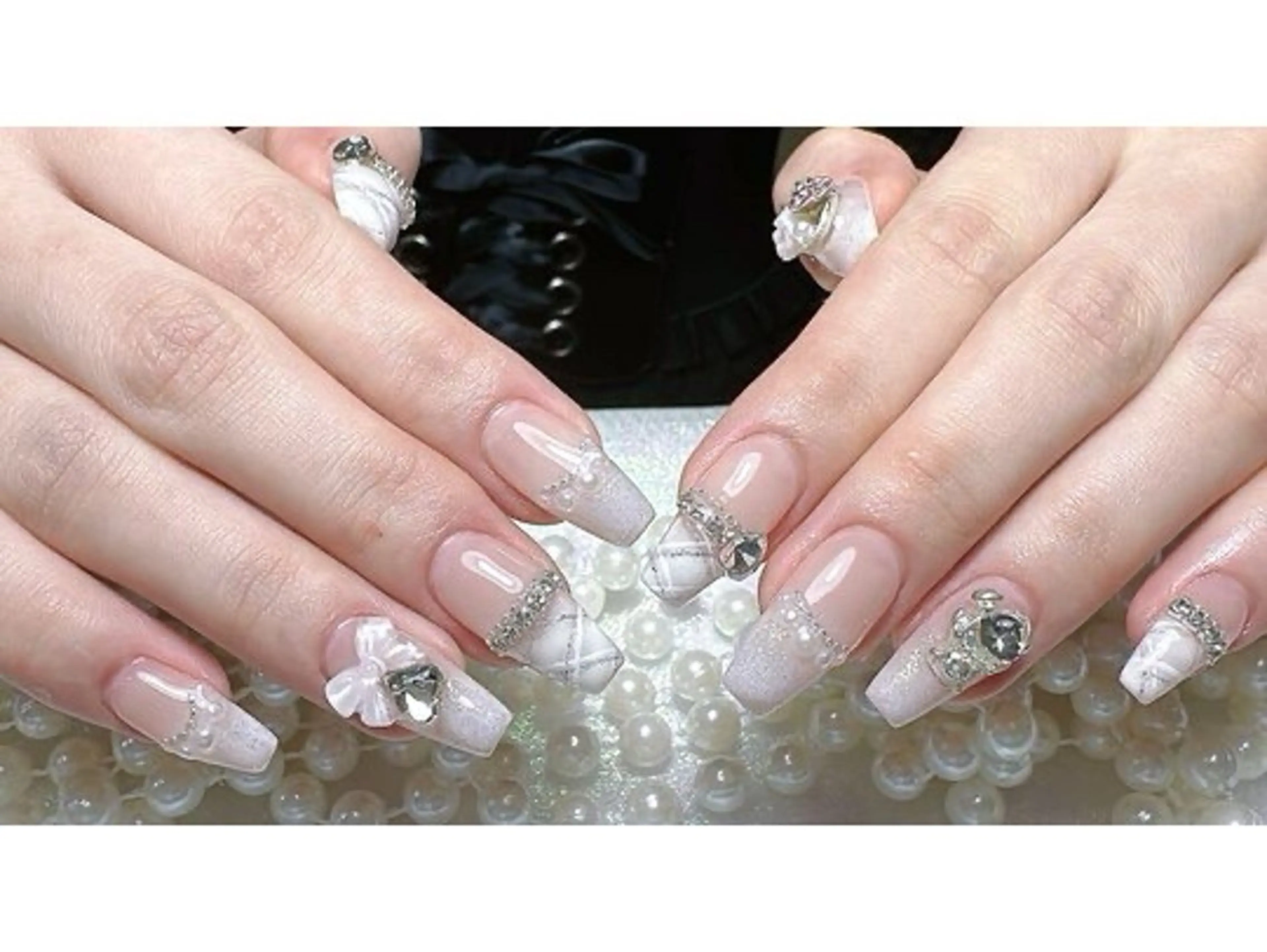 セミロング 戸井田 静香のネイルデザイン