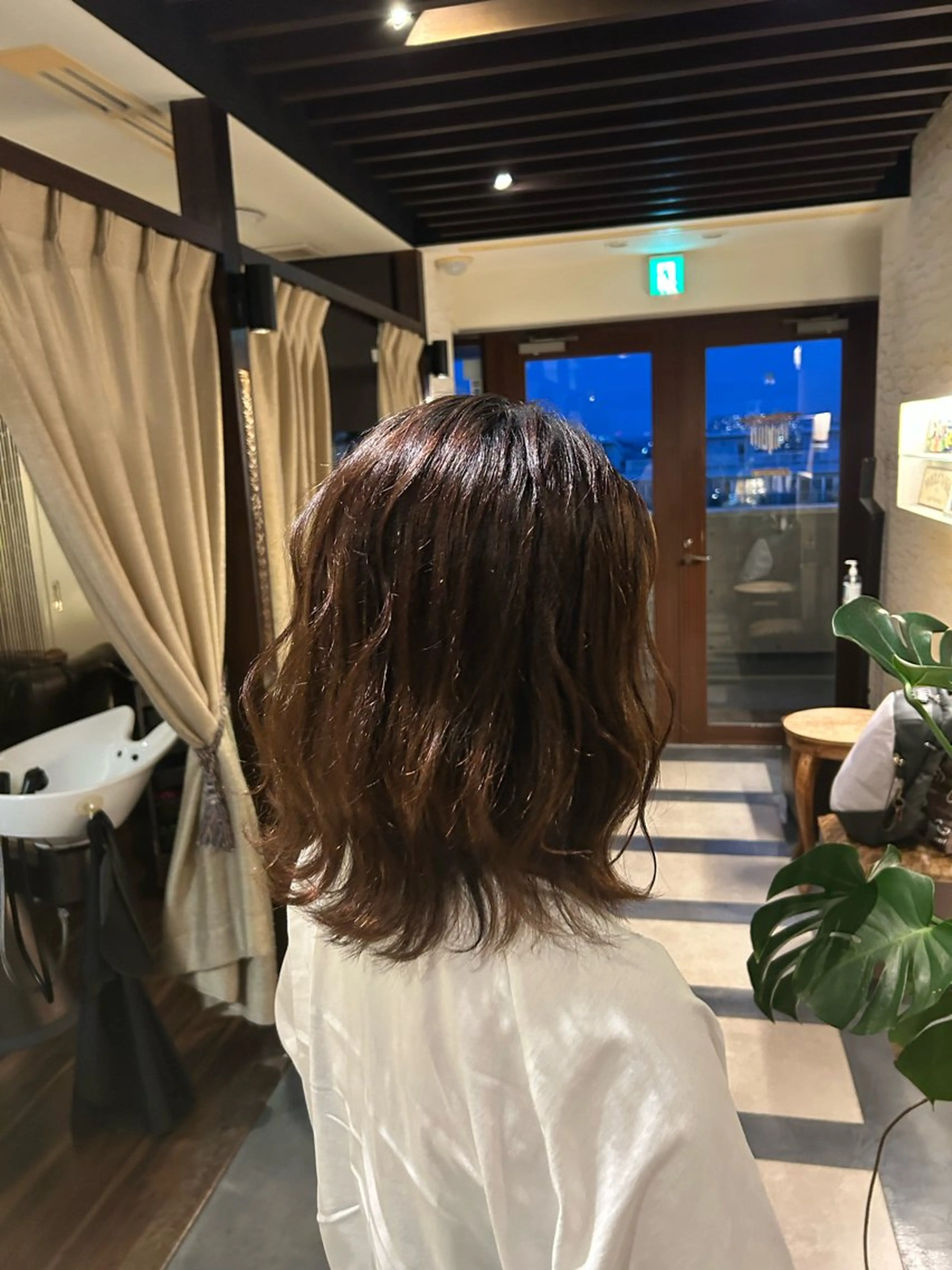 ミディアム 似合わせレイヤー/透 明感カラー/momiのヘアスタイル