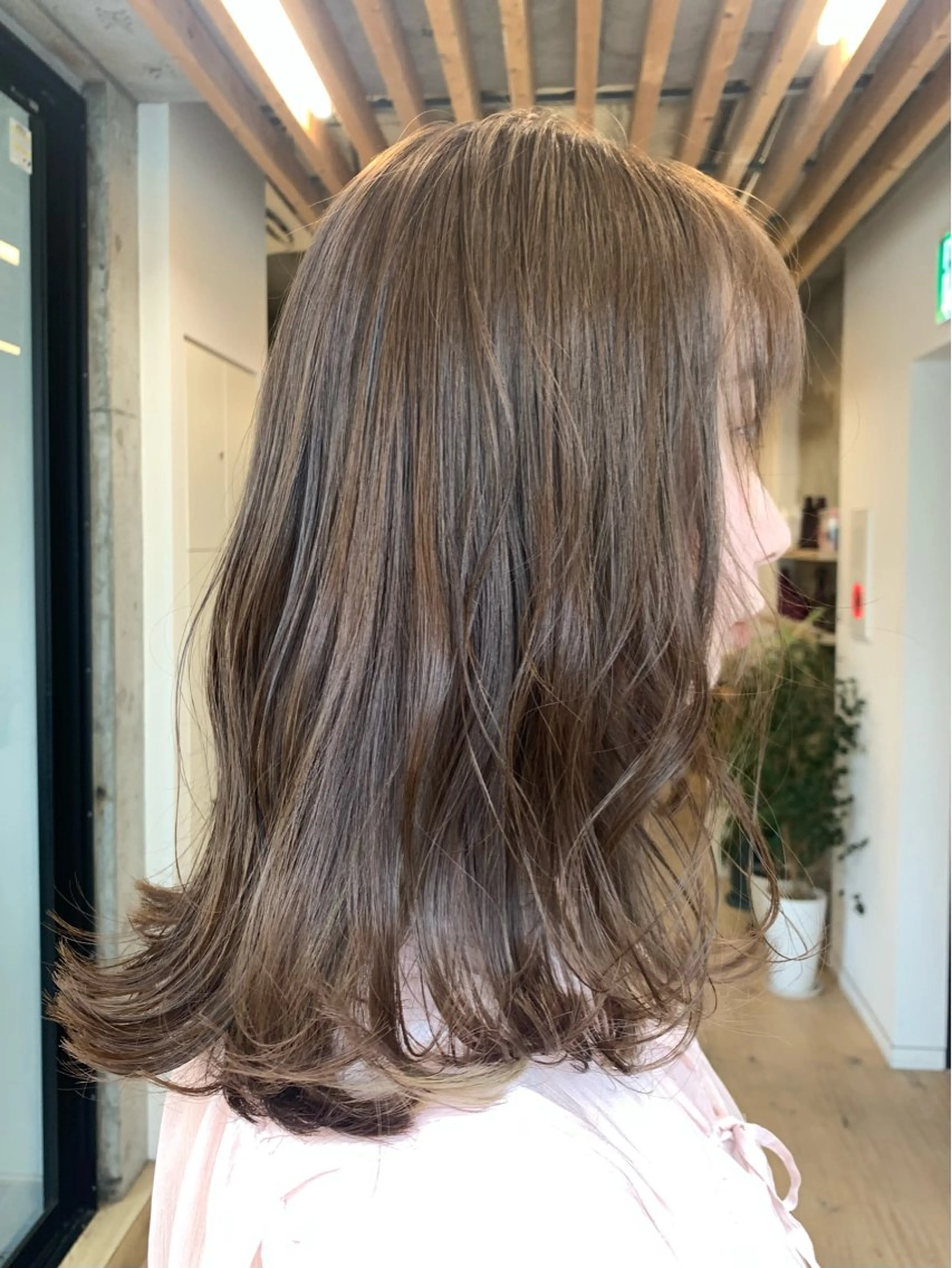 ミディアム 鈴木 まりやのヘアスタイル
