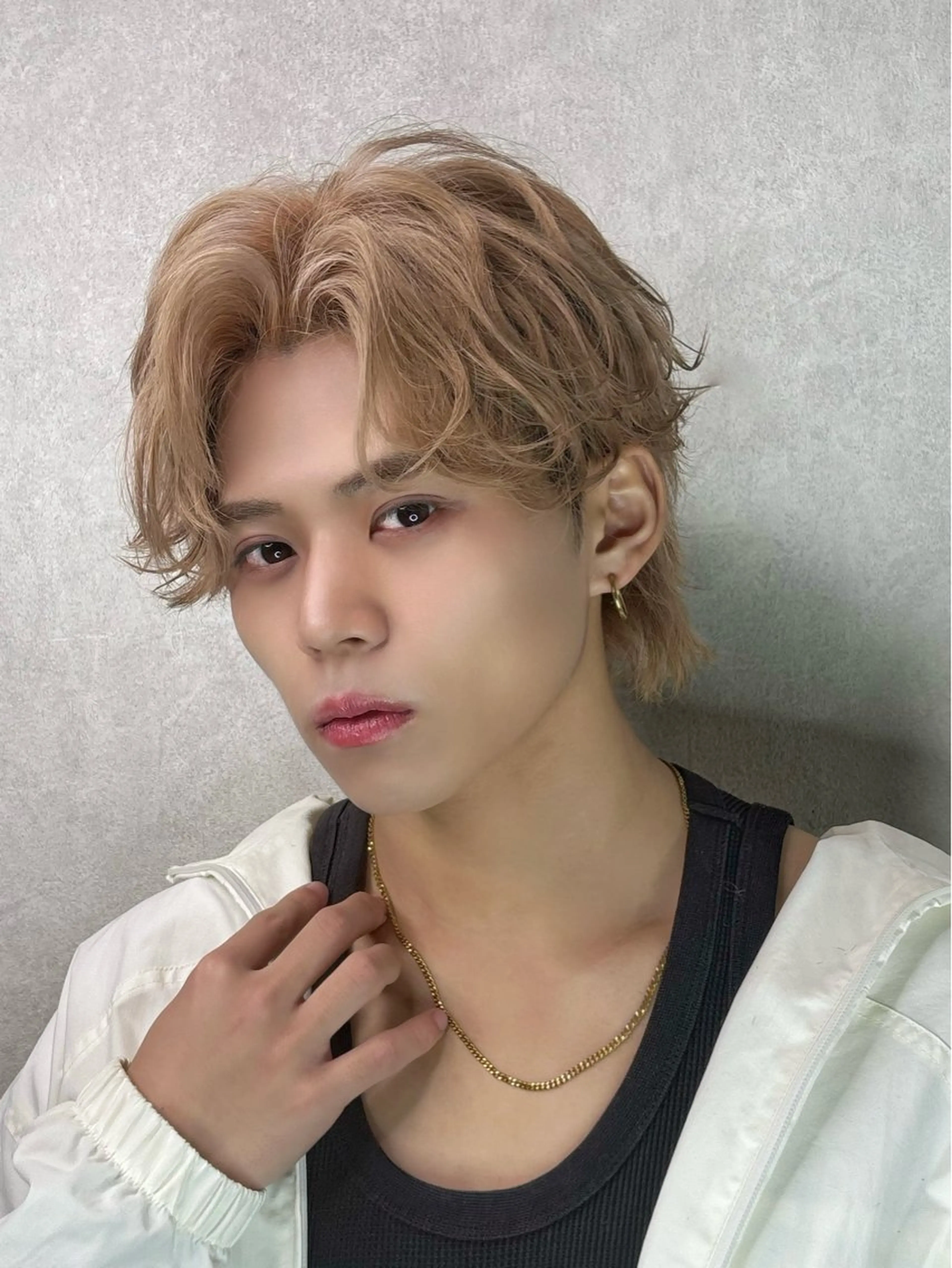 ショート カット ヘアカラー ✨️センターパート/ 曲がる縮毛矯正✨️のヘアスタイル