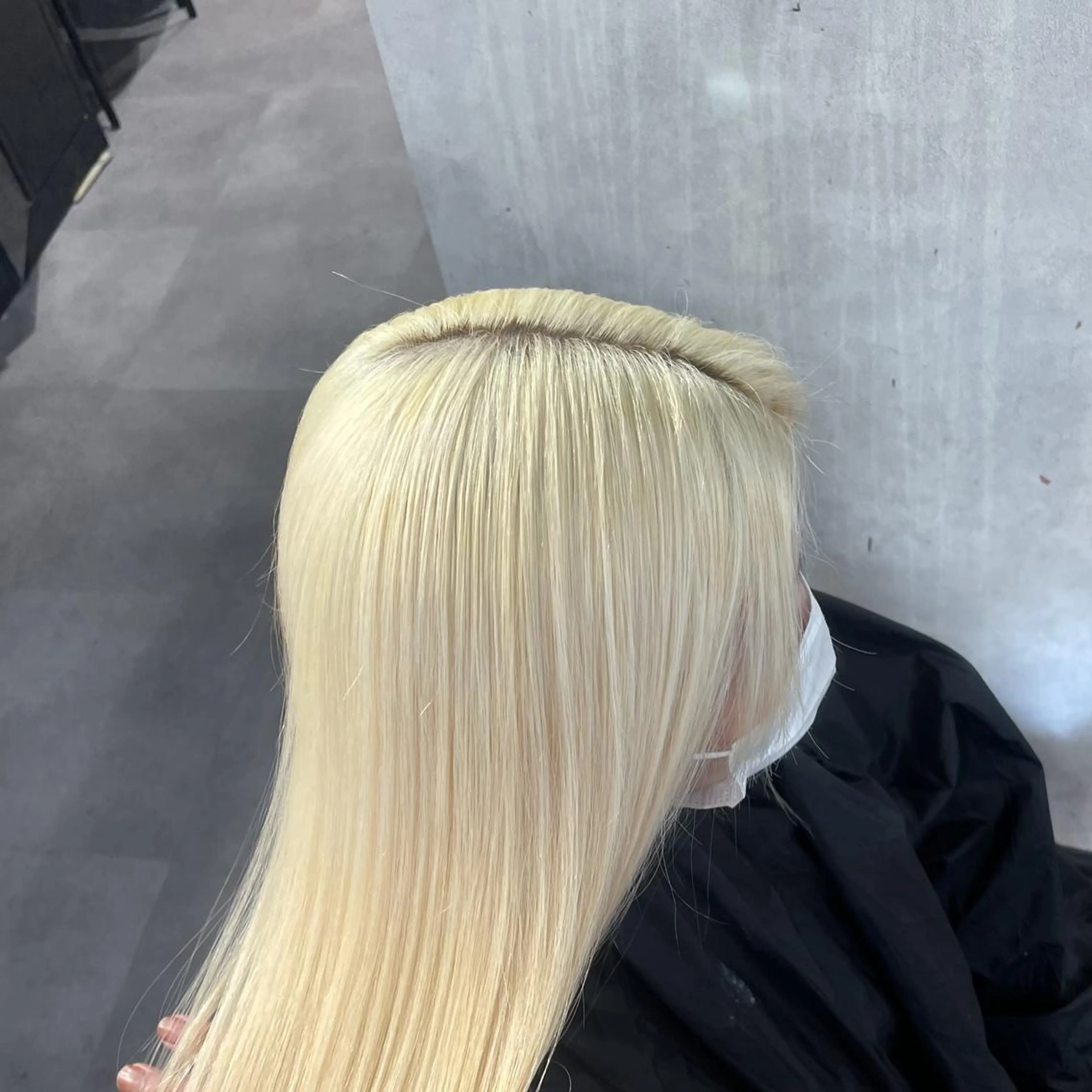 ロング カラー 黒髪 ブリーチ 抜きっぱなしブロンド ブルーカラー ブルーブラック Selene hair OSAKAのヘアスタイル