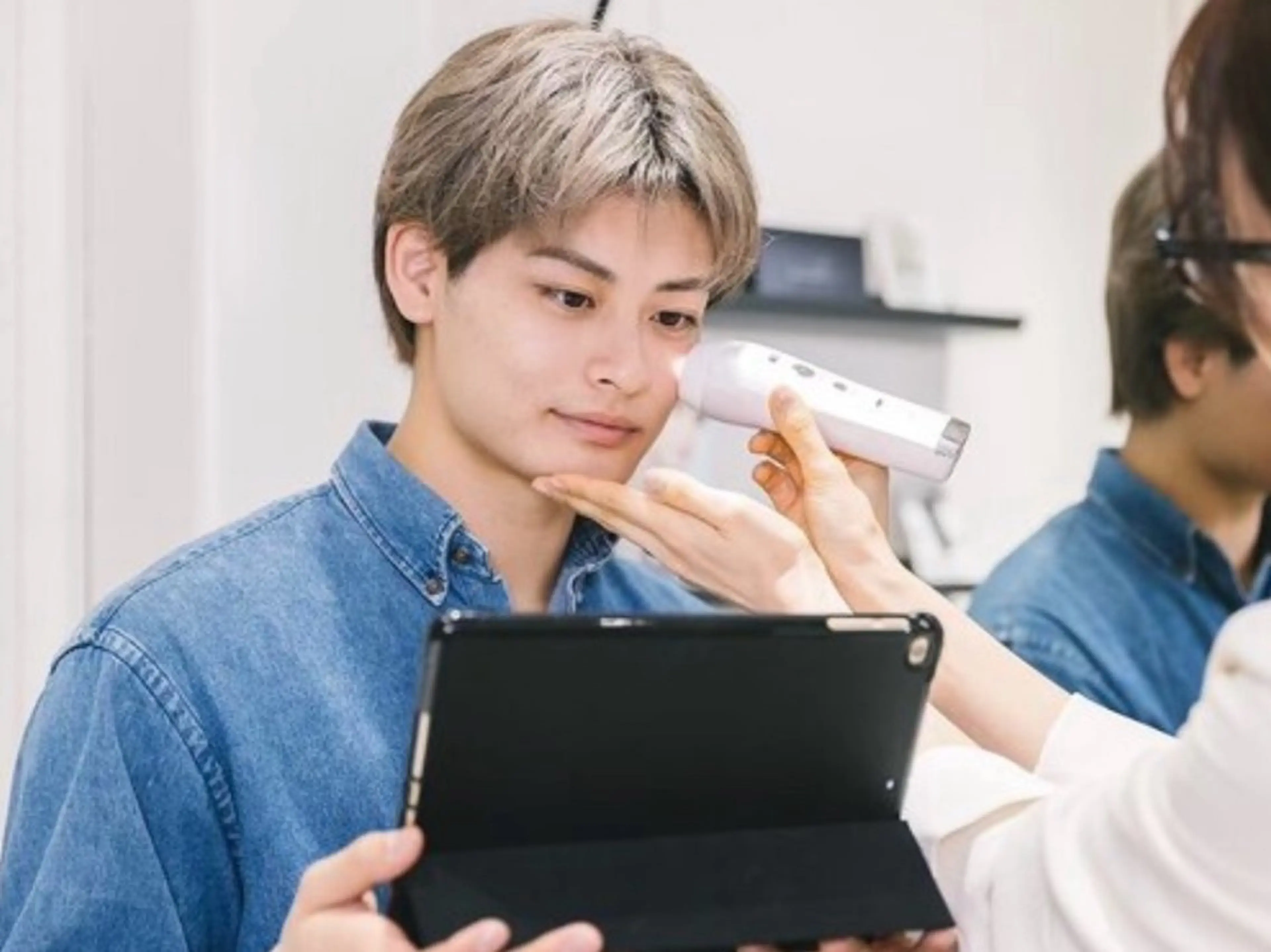 メンズ ワックス脱毛 眉カット その他(アイブロウ) オンリーケア バイヴァンサンクの眉毛・アイブロウイメージ