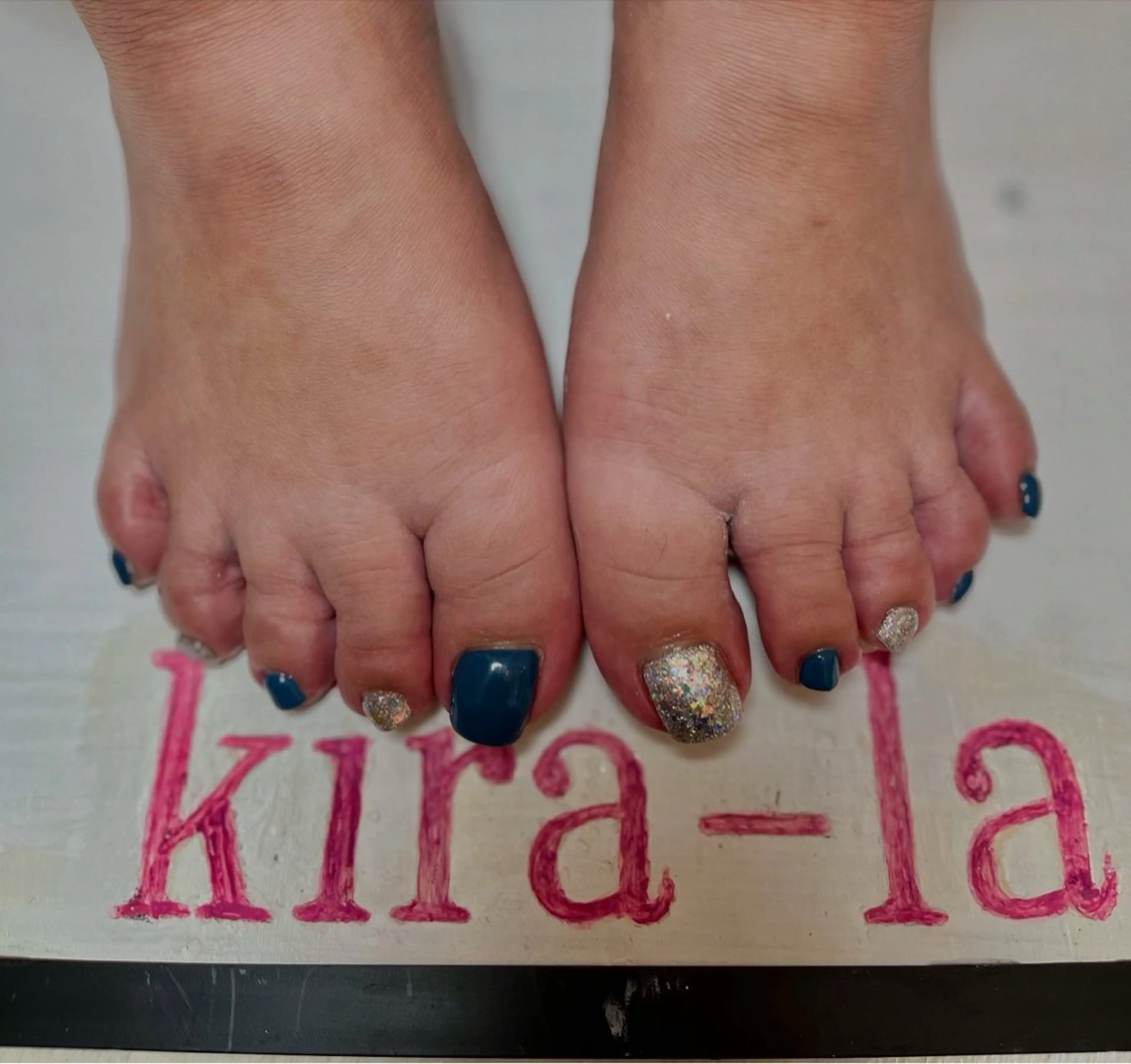 ネイル オーロラネイル ブルー キラキラネイル ラメ(グリッター) シルバー kira-la キララ･:*..のネイルデザイン