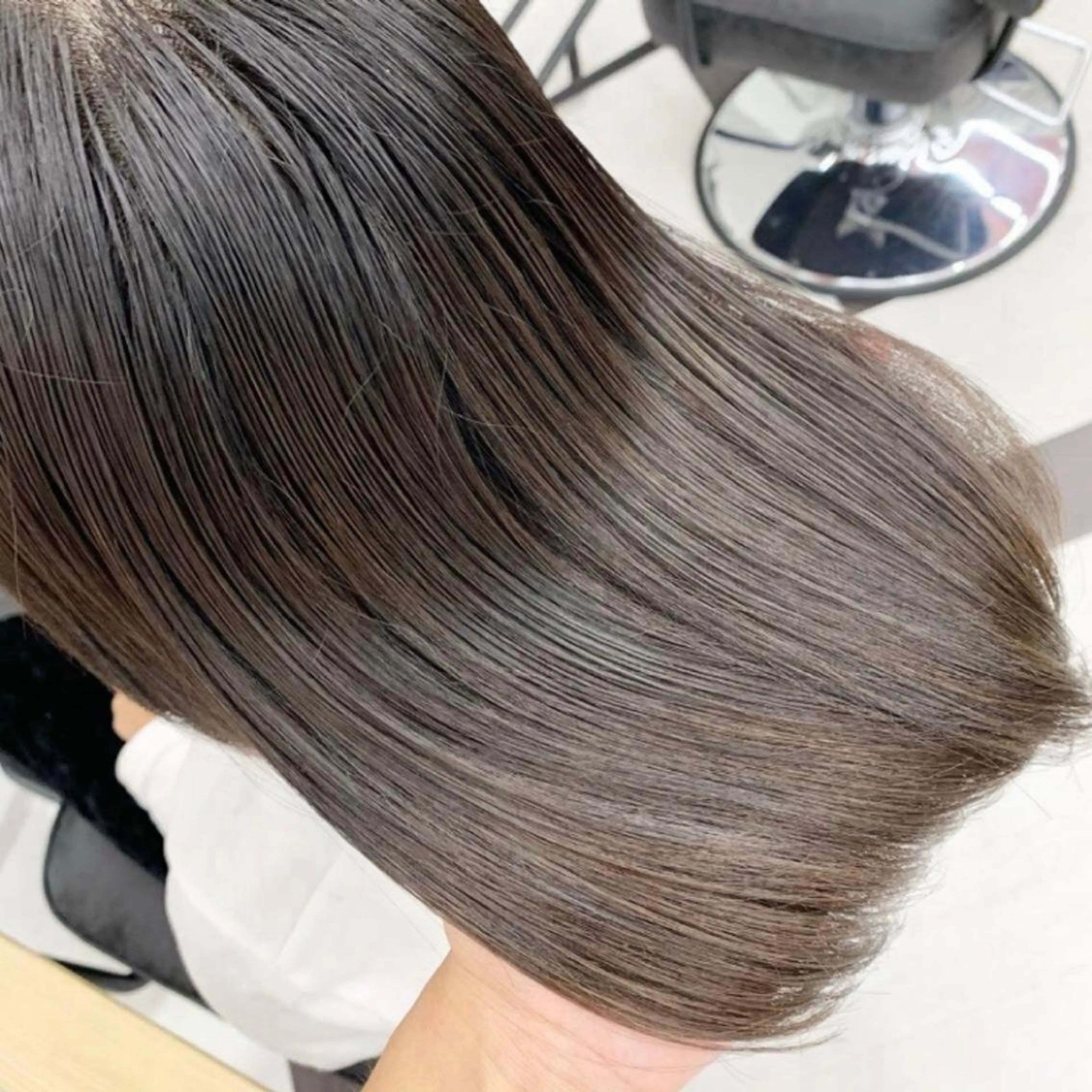 セミロング カラー パーマ ヘアアレンジ メンズ キッズ ネイル マツエク・マツパ アイブロウ トリートメント mona/ ストレートスタイル✨のヘアスタイル