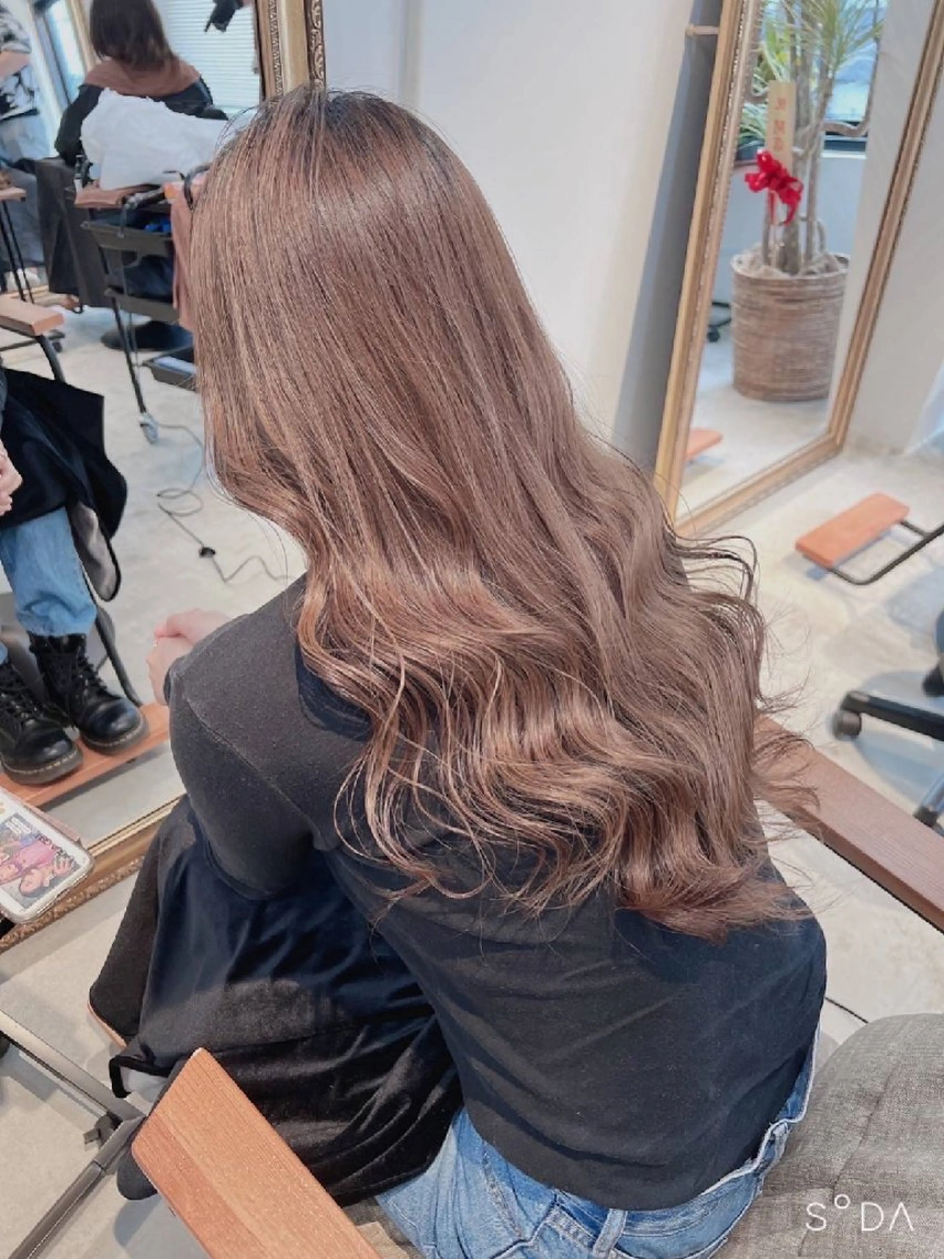 セミロング ヘアカラー シェリー淀屋橋肥後橋店所属・韓国風/ハイトーン sherryのヘアスタイル