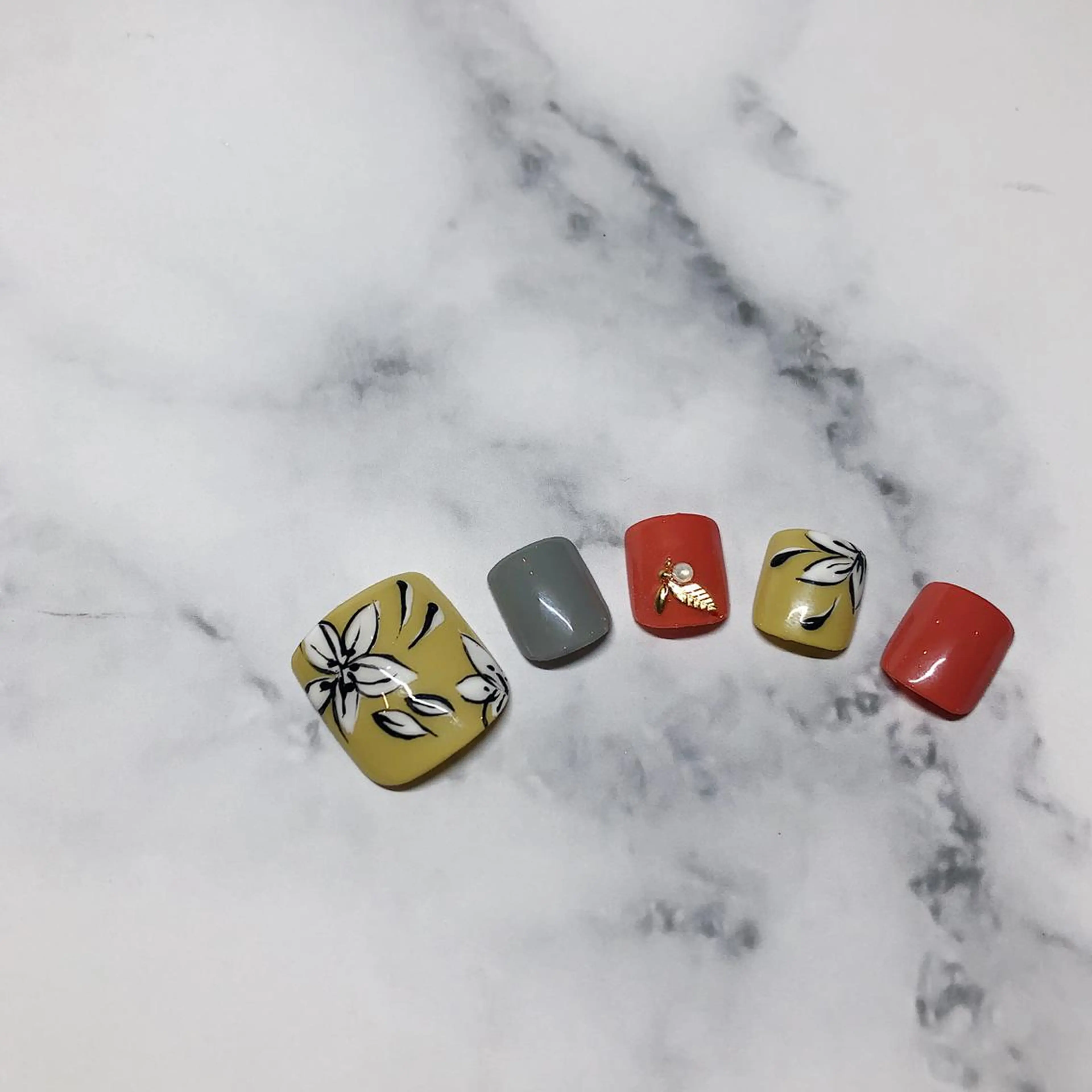 ネイル 🌞💜 KAORI 🌴のネイルデザイン