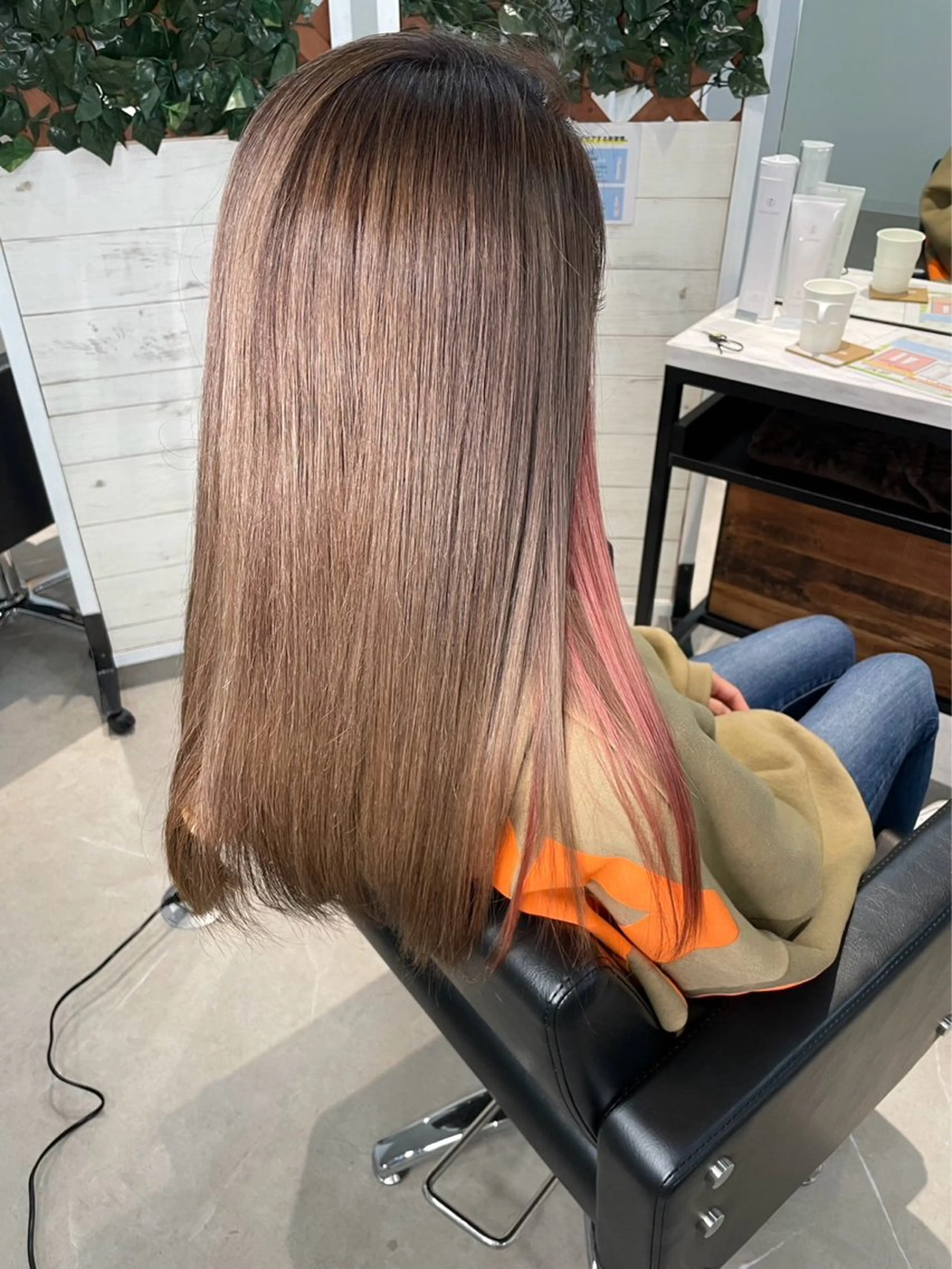 カラー ベージュカラー ミルクティーベージュ ピンクカラー 辻優太/韓国ヘア/メ ンズ/ダウンパーマのヘアスタイル