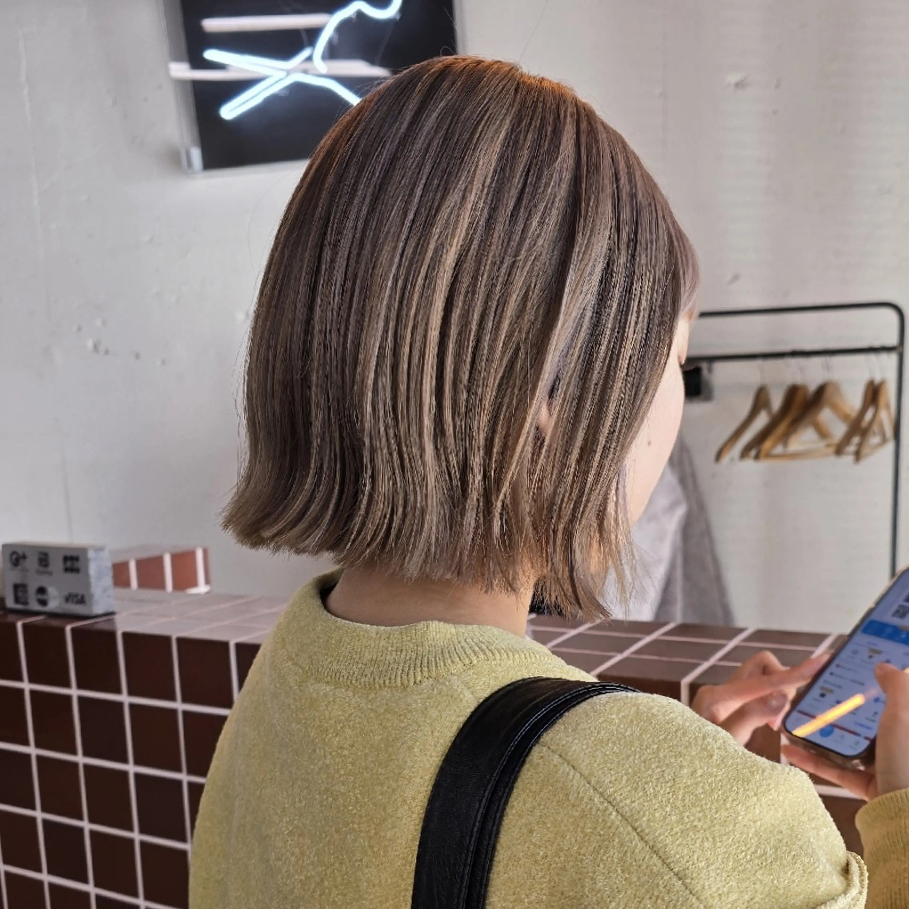 ショート カラー ブリーチ ヘアカラー ハヤシ マユ ✂ 府中美容室のヘアスタイル