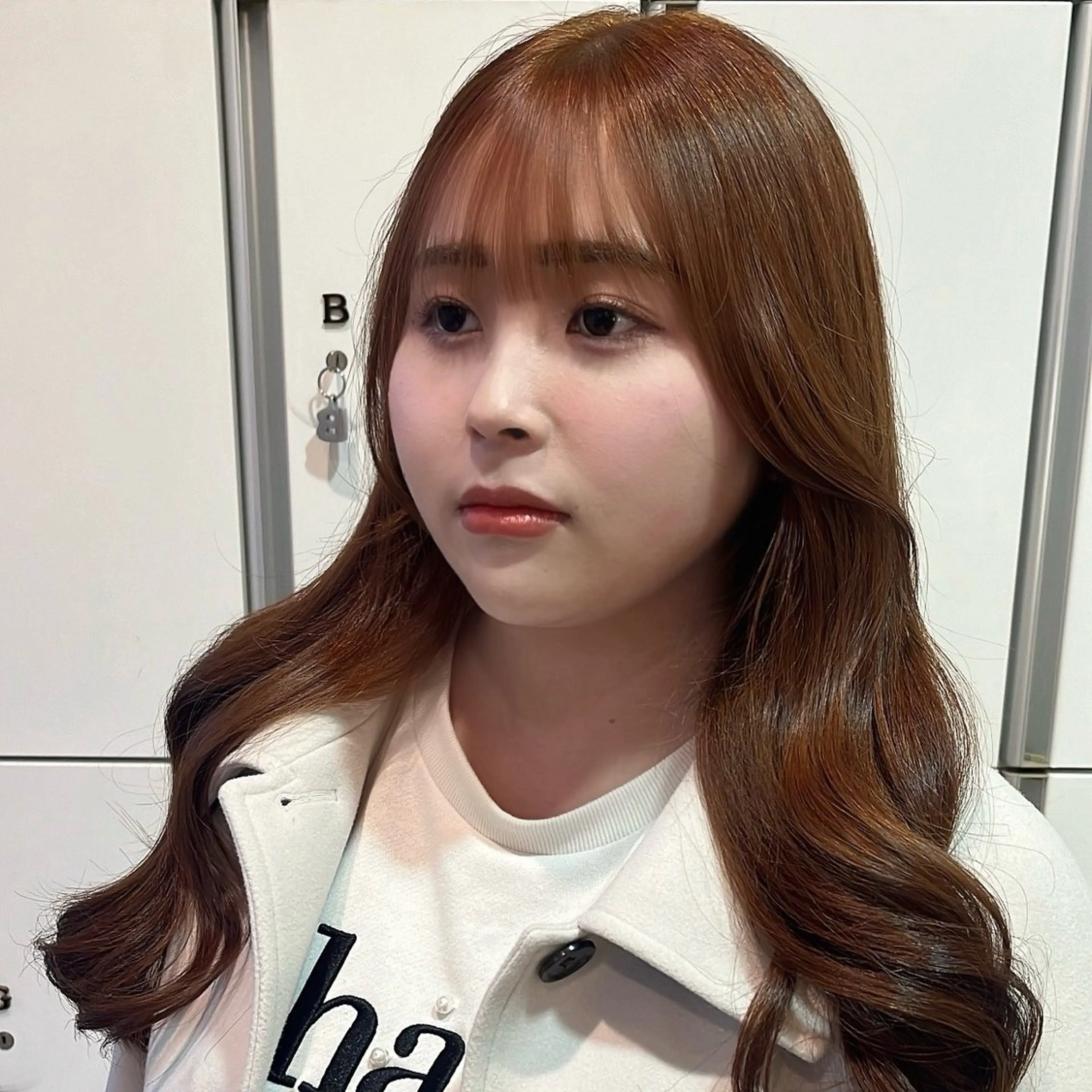 ロング カラー ベージュカラー ブラウンカラー ブラウンベージュ 透明感カラー オレンジ レイヤーカット/ フェミニン💕/鏡のヘアスタイル