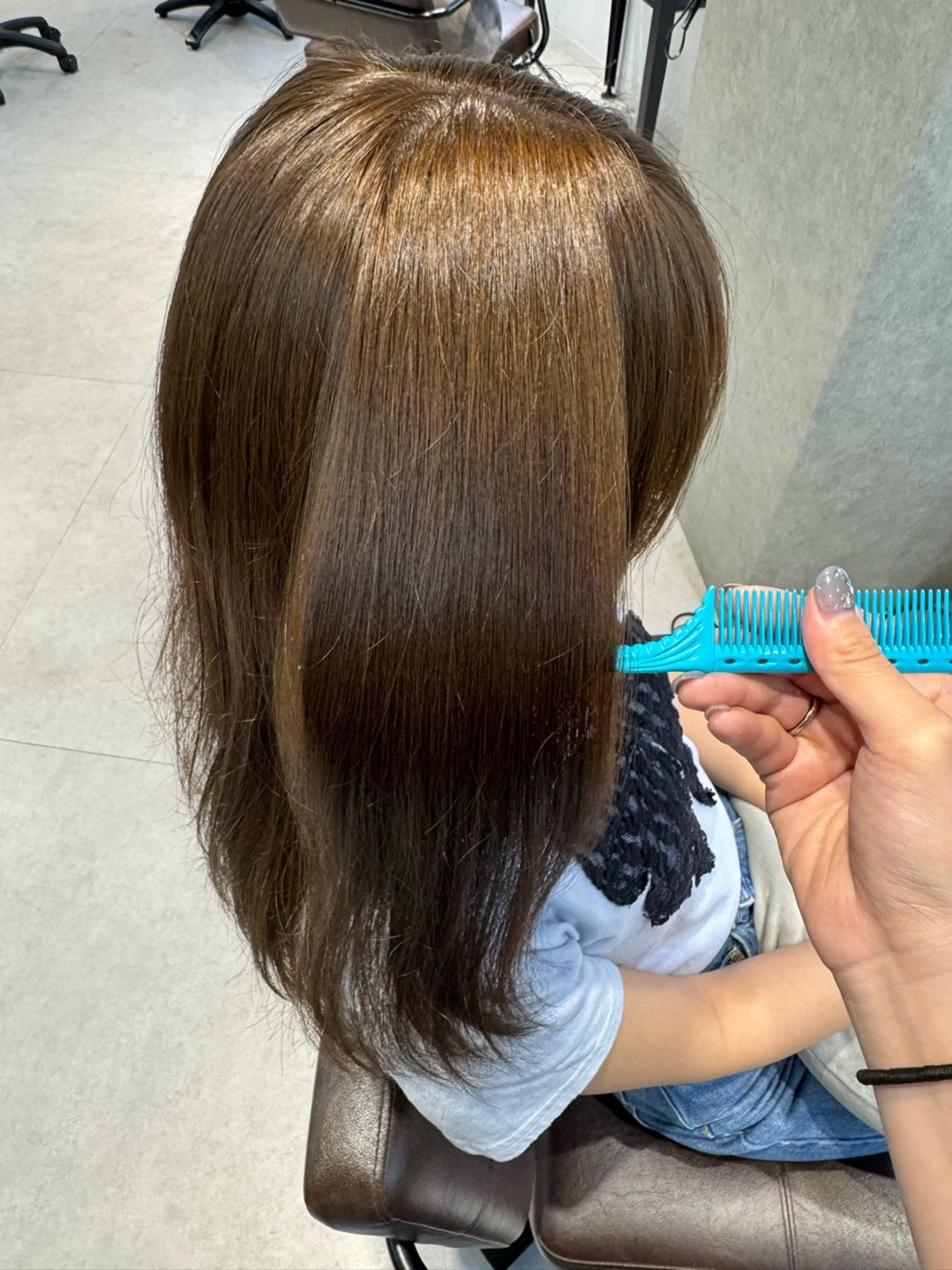 セミロング カラー グレージュ オリーブグレージュ オリーブグレー ヘアカラー 近藤 愛理のヘアスタイル