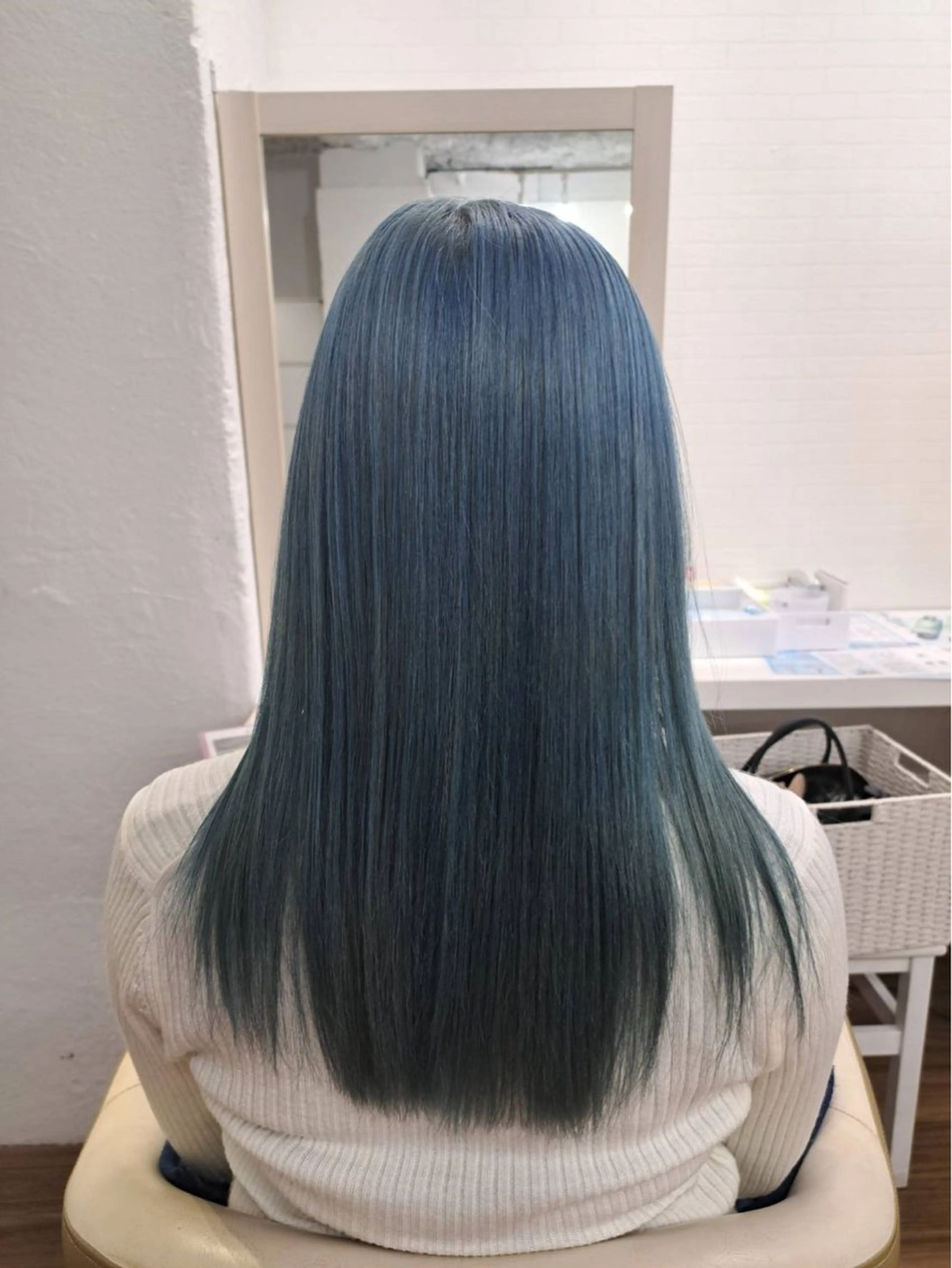 ロング カラー アッシュ ブルーカラー ヘアカラー トリートメント GLOSS 心斎橋 山上のヘアスタイル