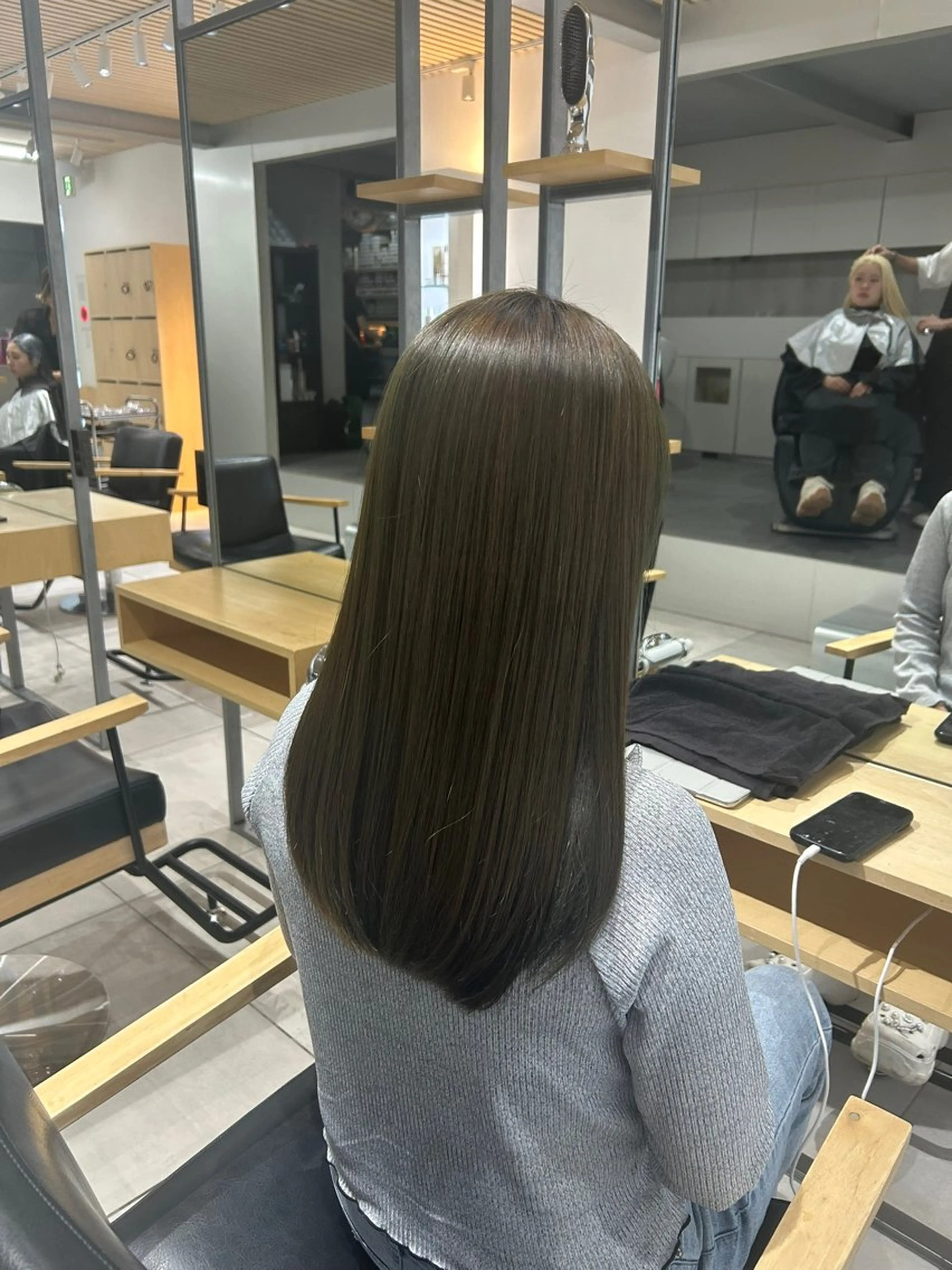 ロング カラー ヘアカラー トリートメント グレージュ♡ベージュ ♡MA/表参道のヘアスタイル