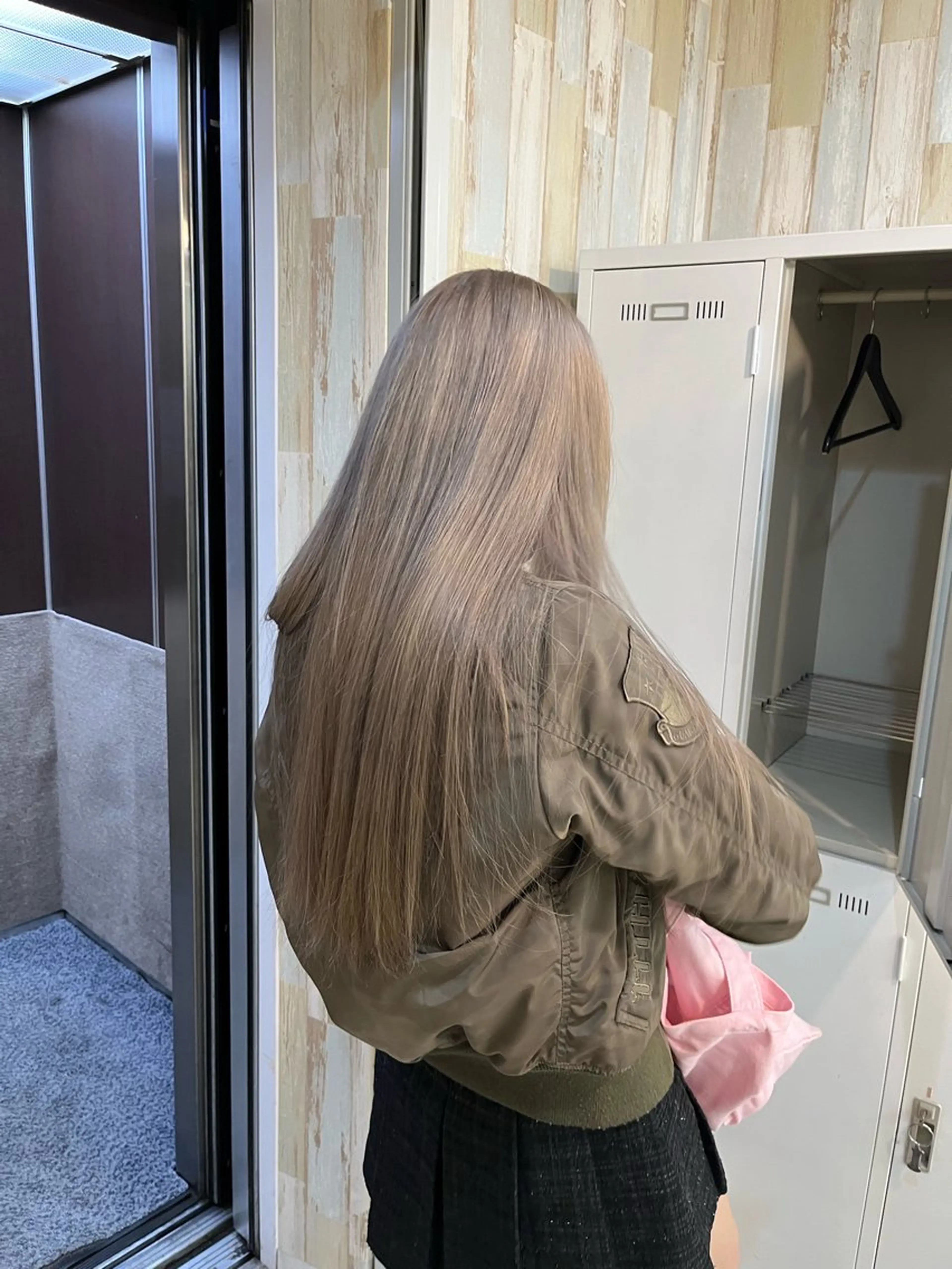 ロング カラー ヘアアレンジ ベージュカラー ブリーチ ハイトーンカラー ホワイトベージュ 🦋レイヤー職人 猪瀬玲奈🦋のヘアスタイル