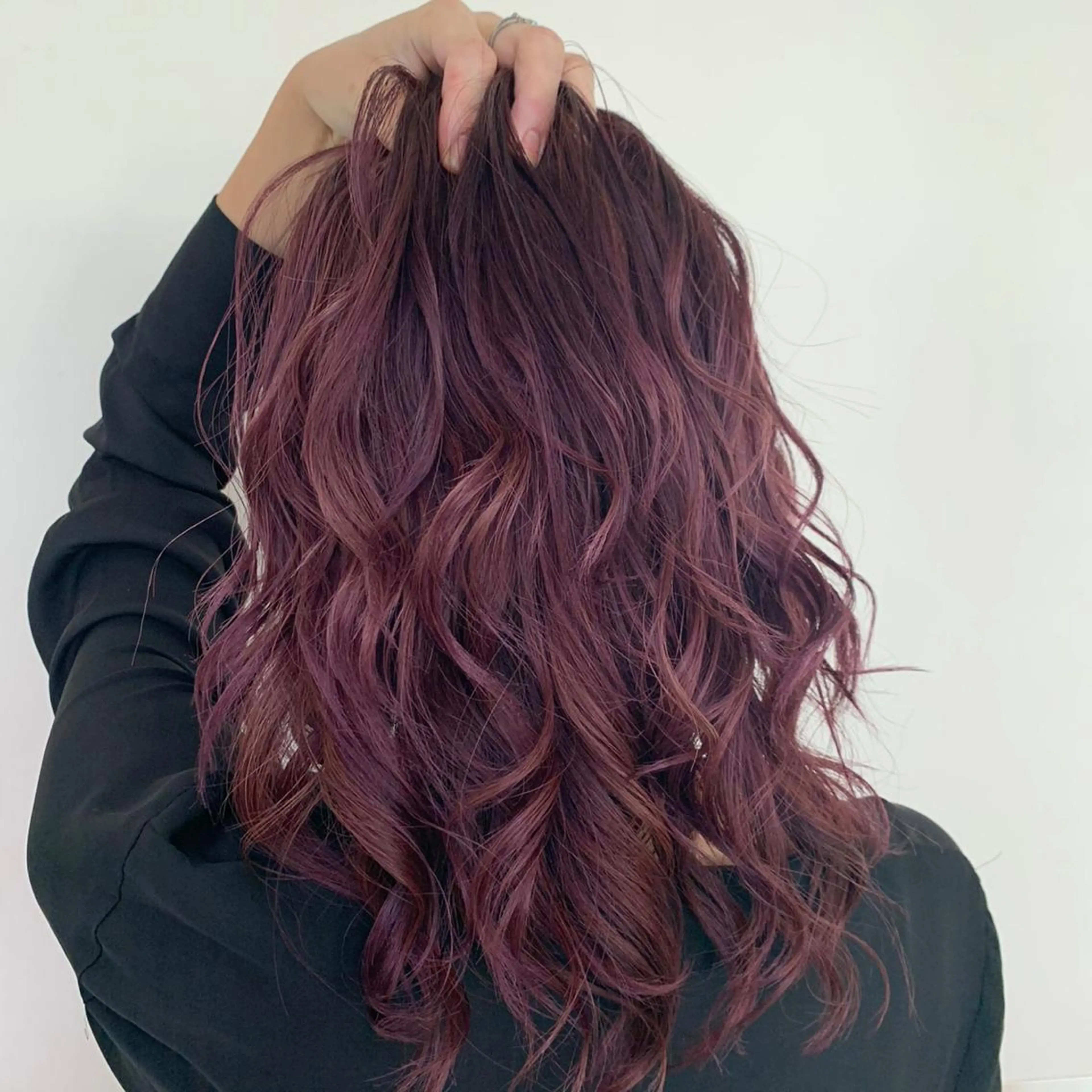 セミロング カラー パーマ ヘアアレンジ ピンクカラー ピンクパープル パープルカラー ハイトーンカラー🤍 山下 優華のヘアスタイル