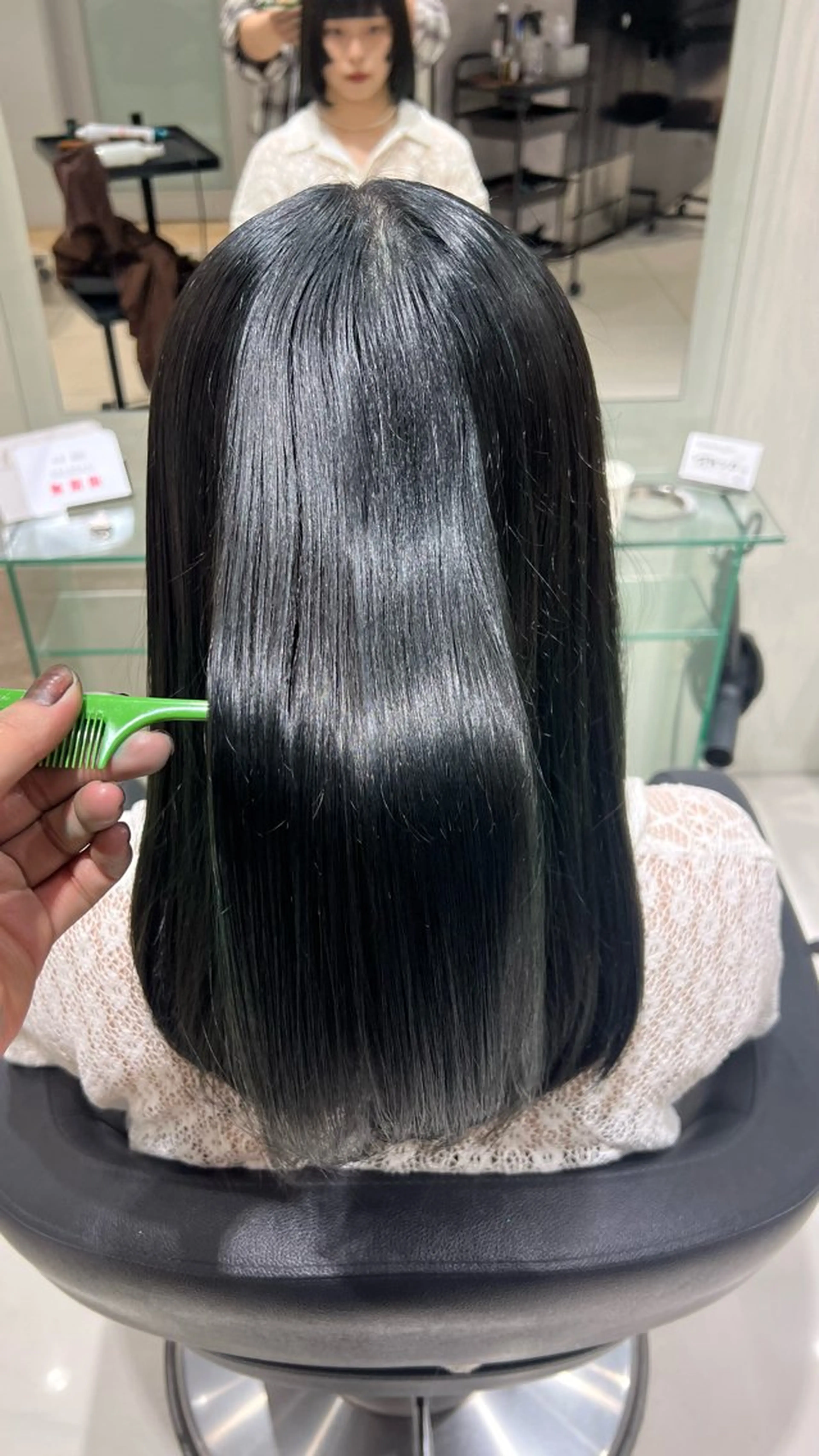 セミロング カラー 💚 AKI 💚のヘアスタイル