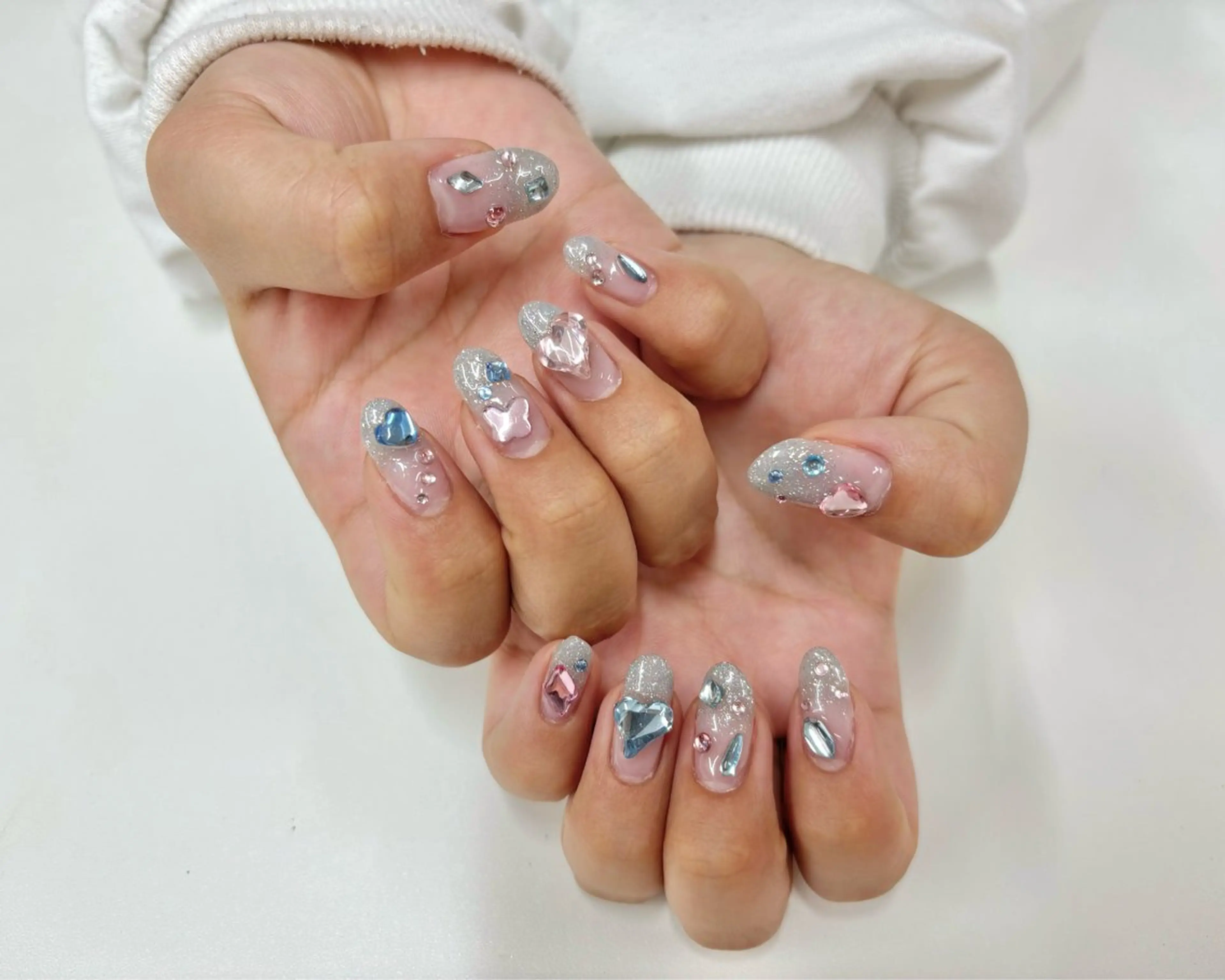 ネイル キラキラネイル ストーンネイル ハンドネイル Sakura Hのネイルデザイン