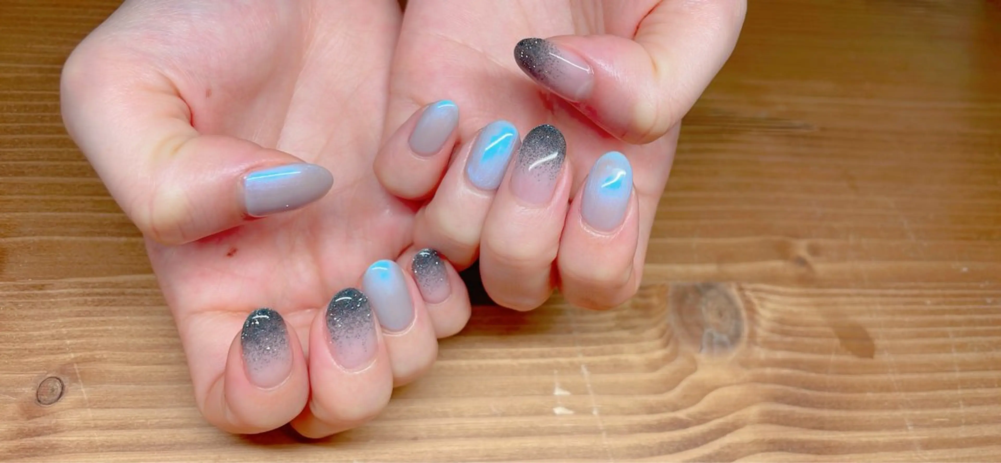 ネイル オーロラネイル フラッシュネイル ジェルネイル パラジェル 春ネイル nailroom OHANA🌴のネイルデザイン