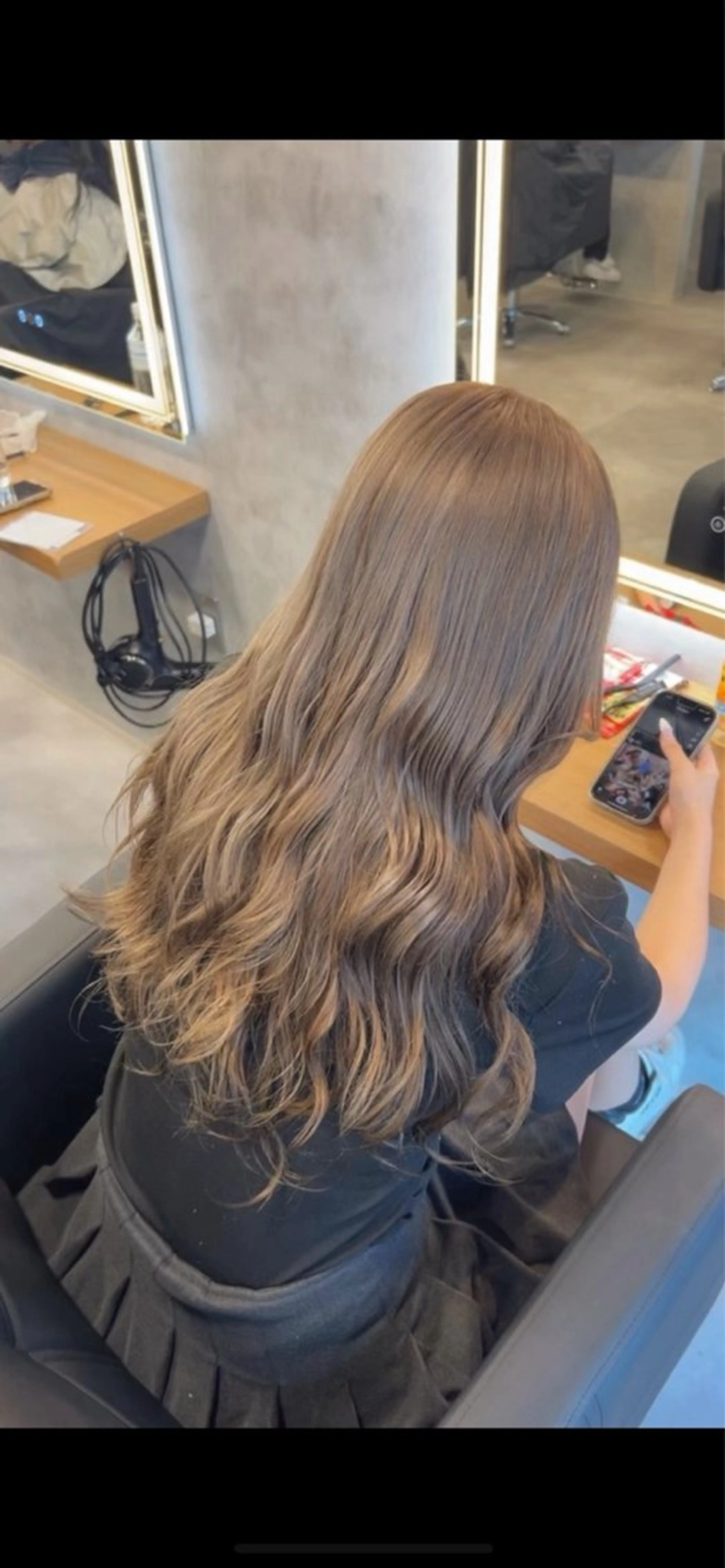 ロング カラー ブリーチ ケアブリーチ グレージュ ミルクティーグレージュ 髪質改善 ヘアカラー トリートメント 透明感グレージュ/ YUNAのヘアスタイル