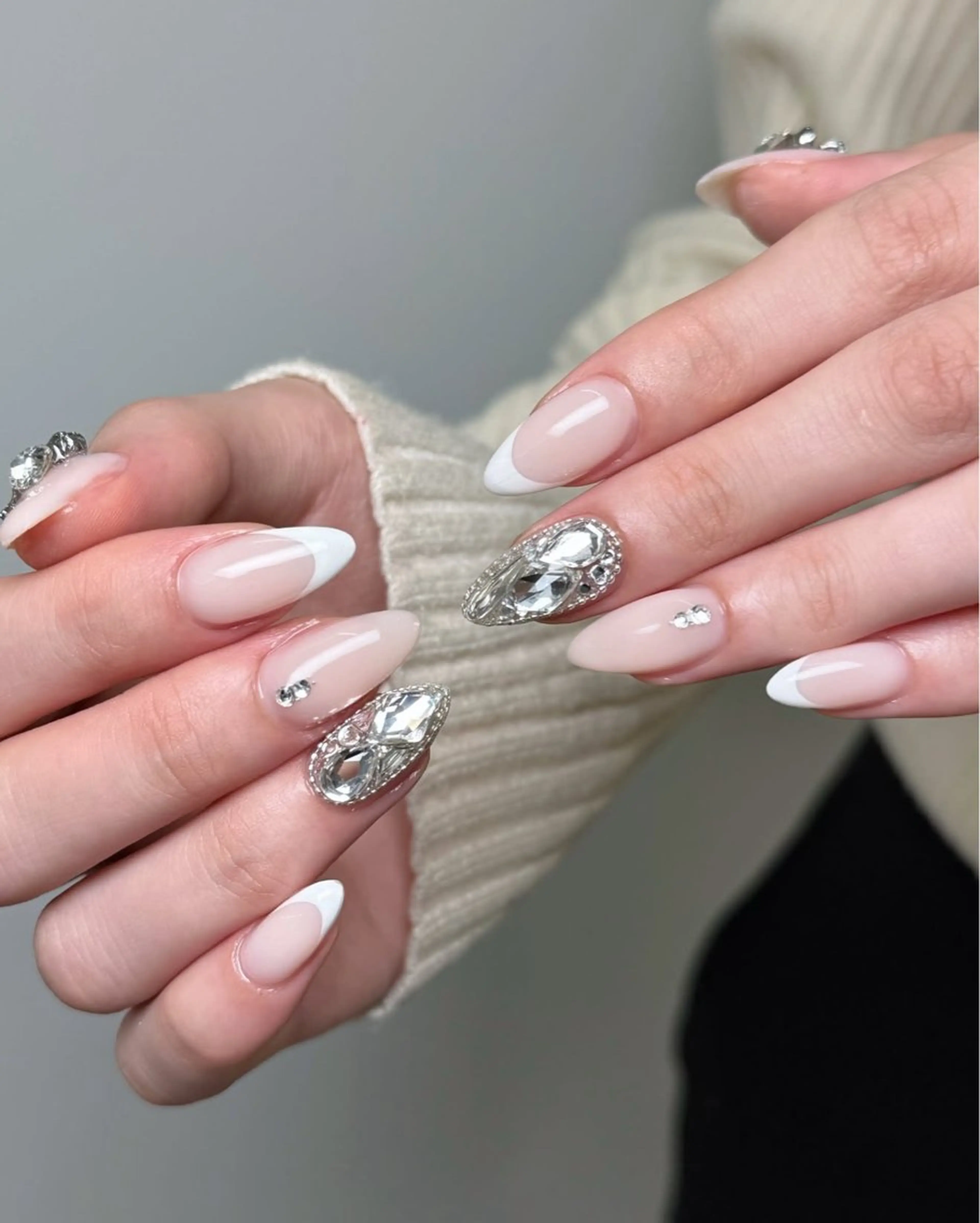 ネイル アニマル柄 オーロラネイル チークネイル フラッシュネイル ジェルネイル Lyna 池袋のネイルデザイン