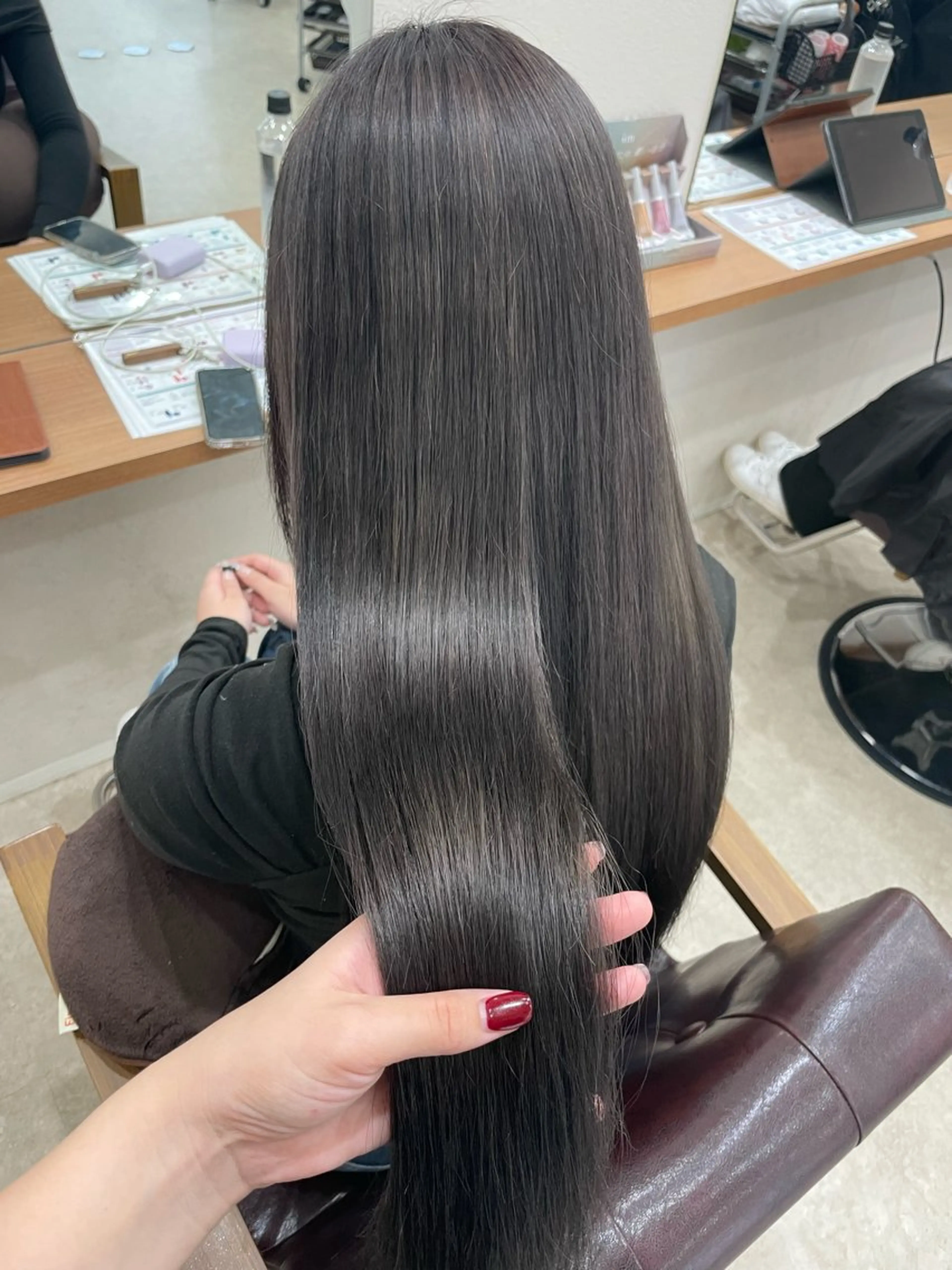 ロング ヘアカラー 鈴木 梨瑚のヘアスタイル