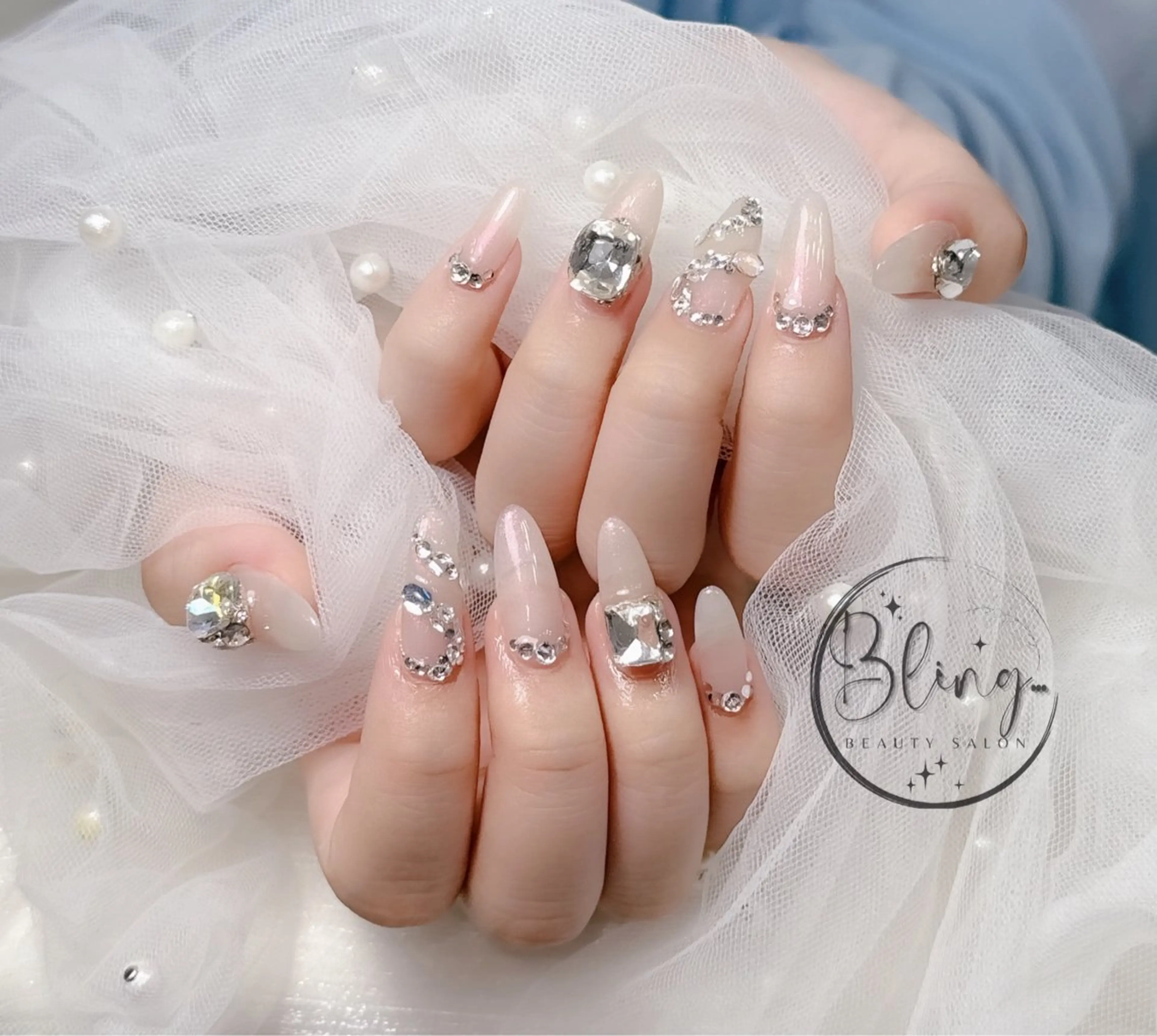 セミロング 韓国風ヘア ハンドネイル Bling Salonのネイルデザイン