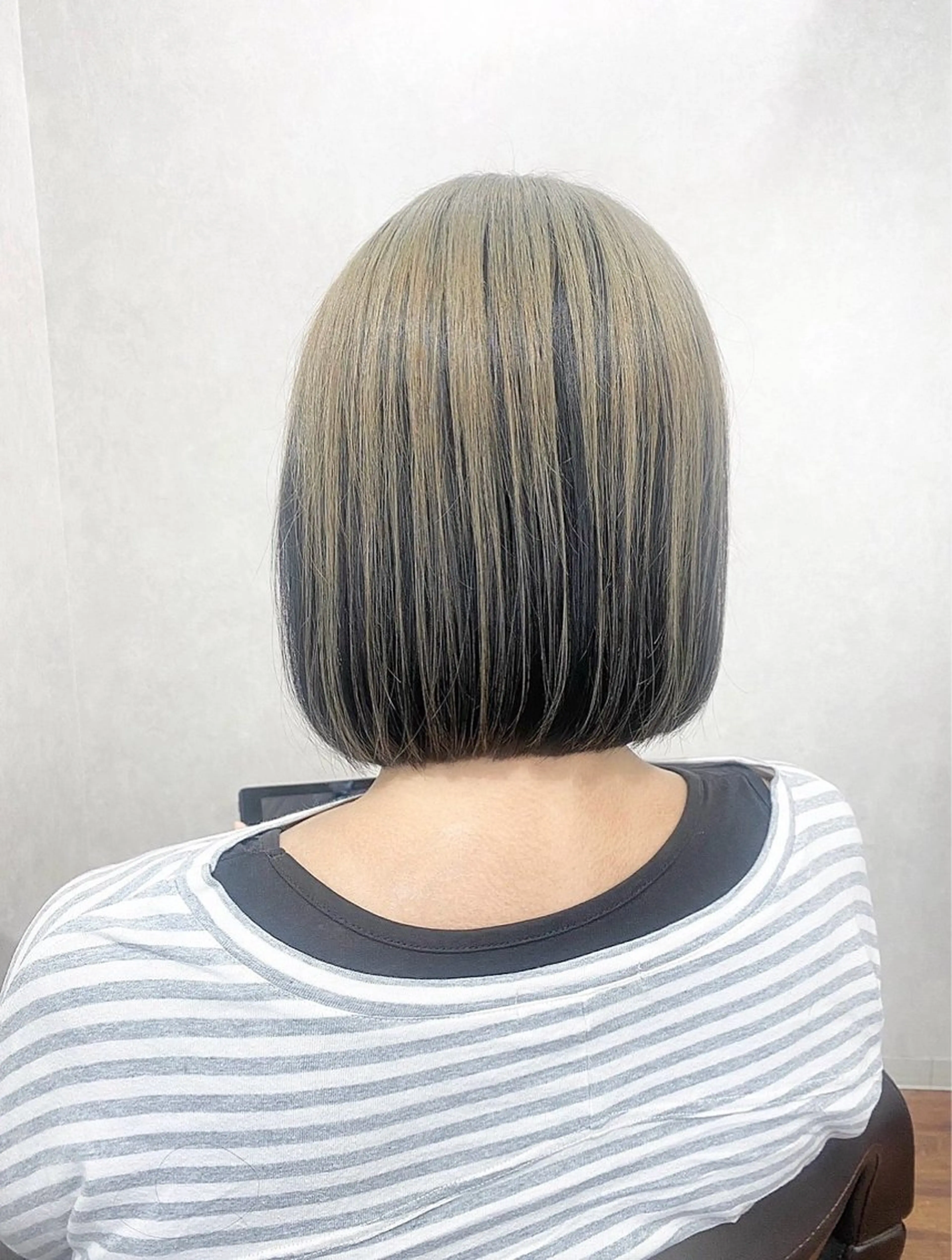 ミディアム カラー ベージュカラー ＳＨＩ ＺＵのヘアスタイル