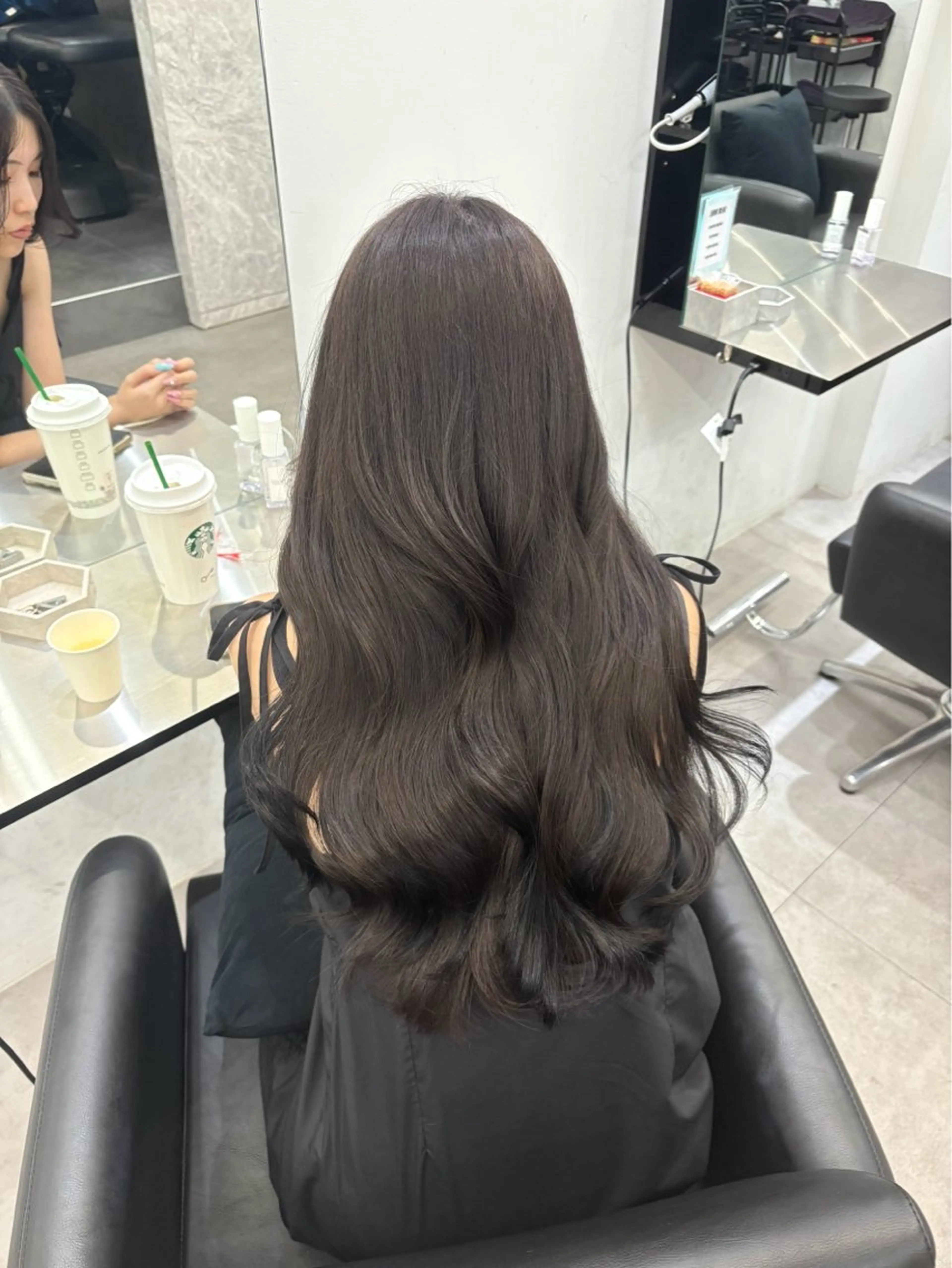 ロング カラー 透明感カラー グレージュ ヘアカラー トリートメント Core　山下 このはのヘアスタイル