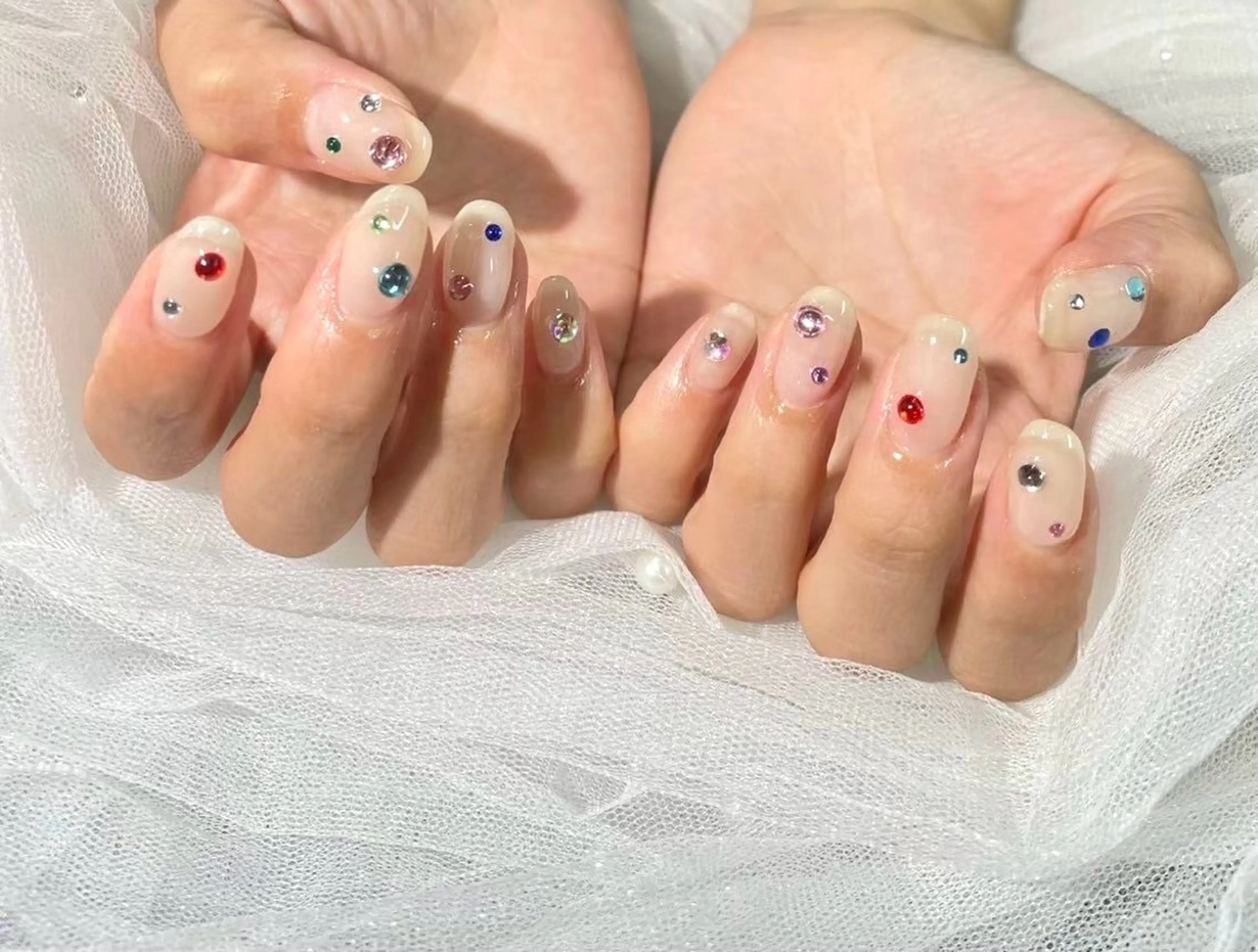 ネイル ロエ所属・Lowé いちごのネイルデザイン