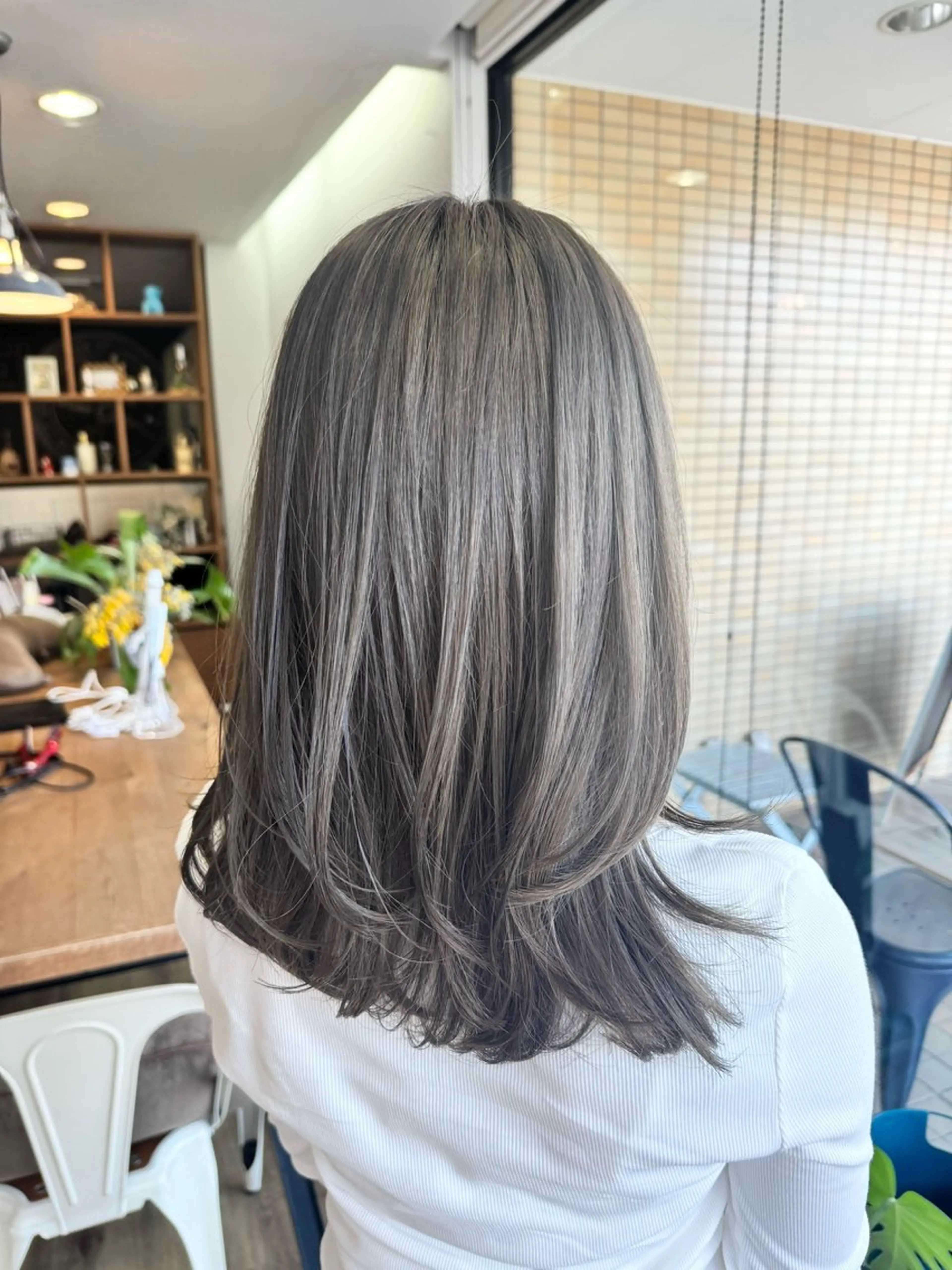 ロング カラー ブリーチ カット ヘアカラー トリートメント ツキダテ ユイのヘアスタイル