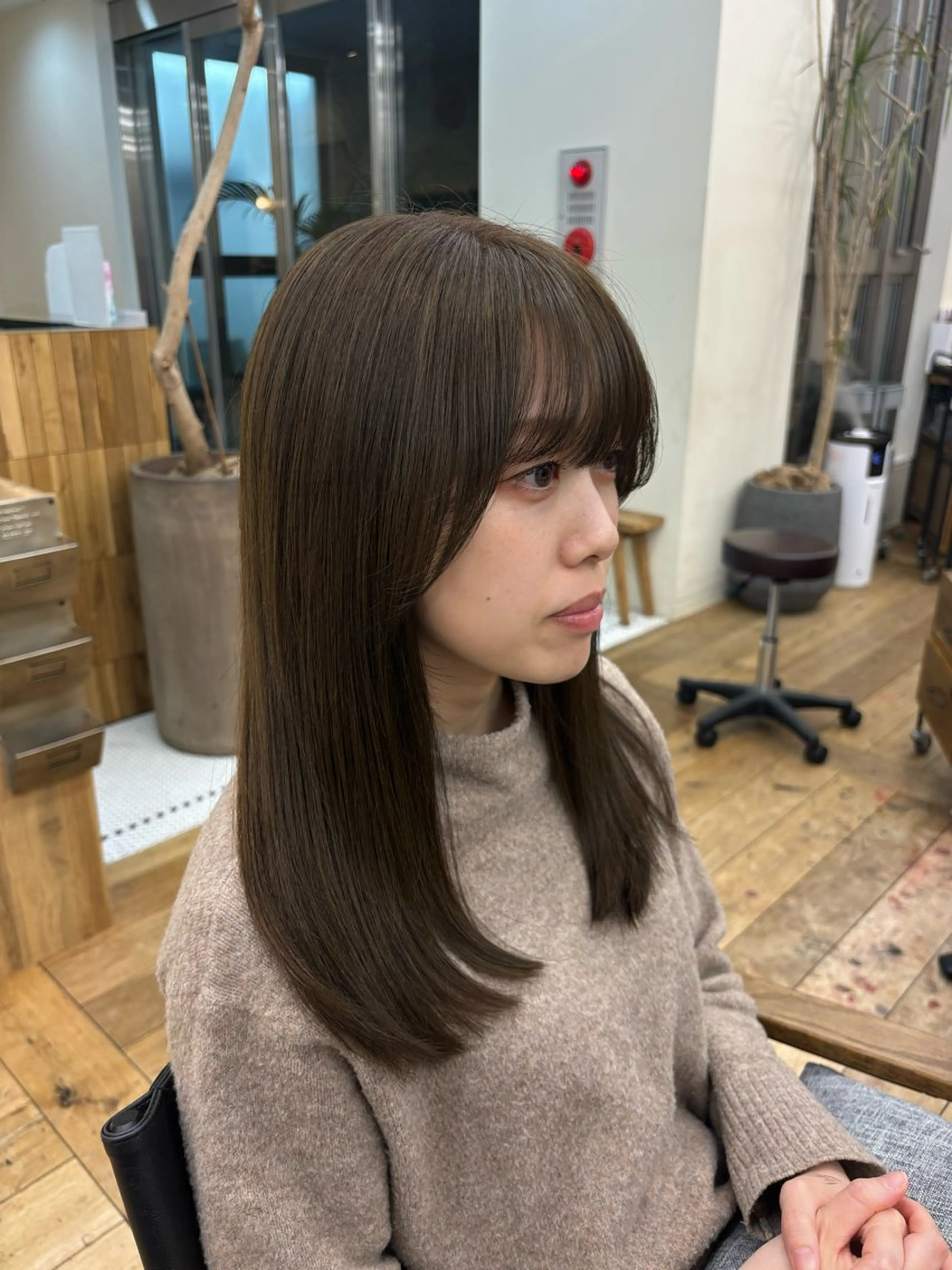 セミロング よこやま なぎさのヘアスタイル