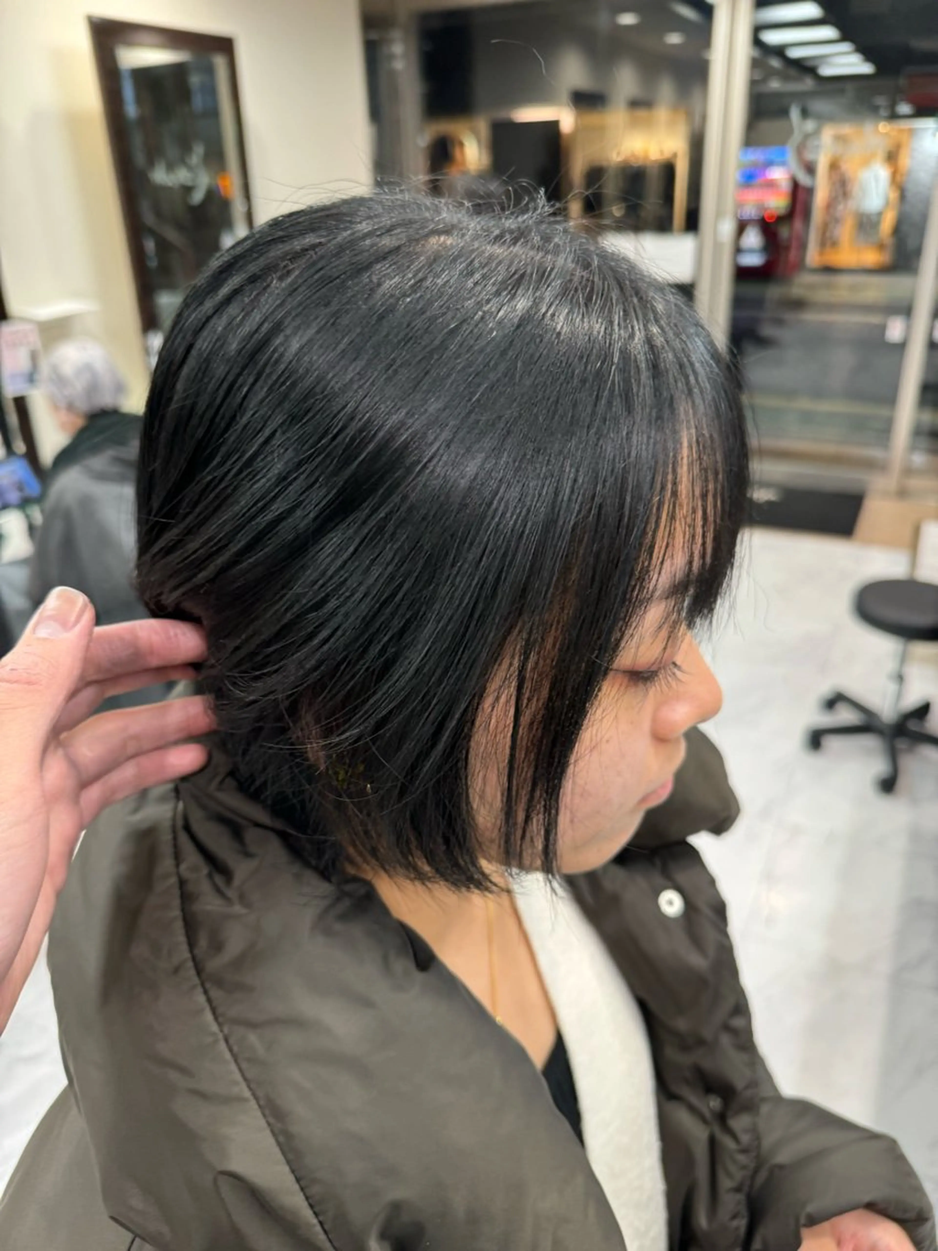 ショート カラー ヘアアレンジ 切りっぱなしボブ 前下がりボブ 黒髪 ブリーチ ダブルカラー カット ヘアカラー トリートメント 目黒 碧人のヘアスタイル