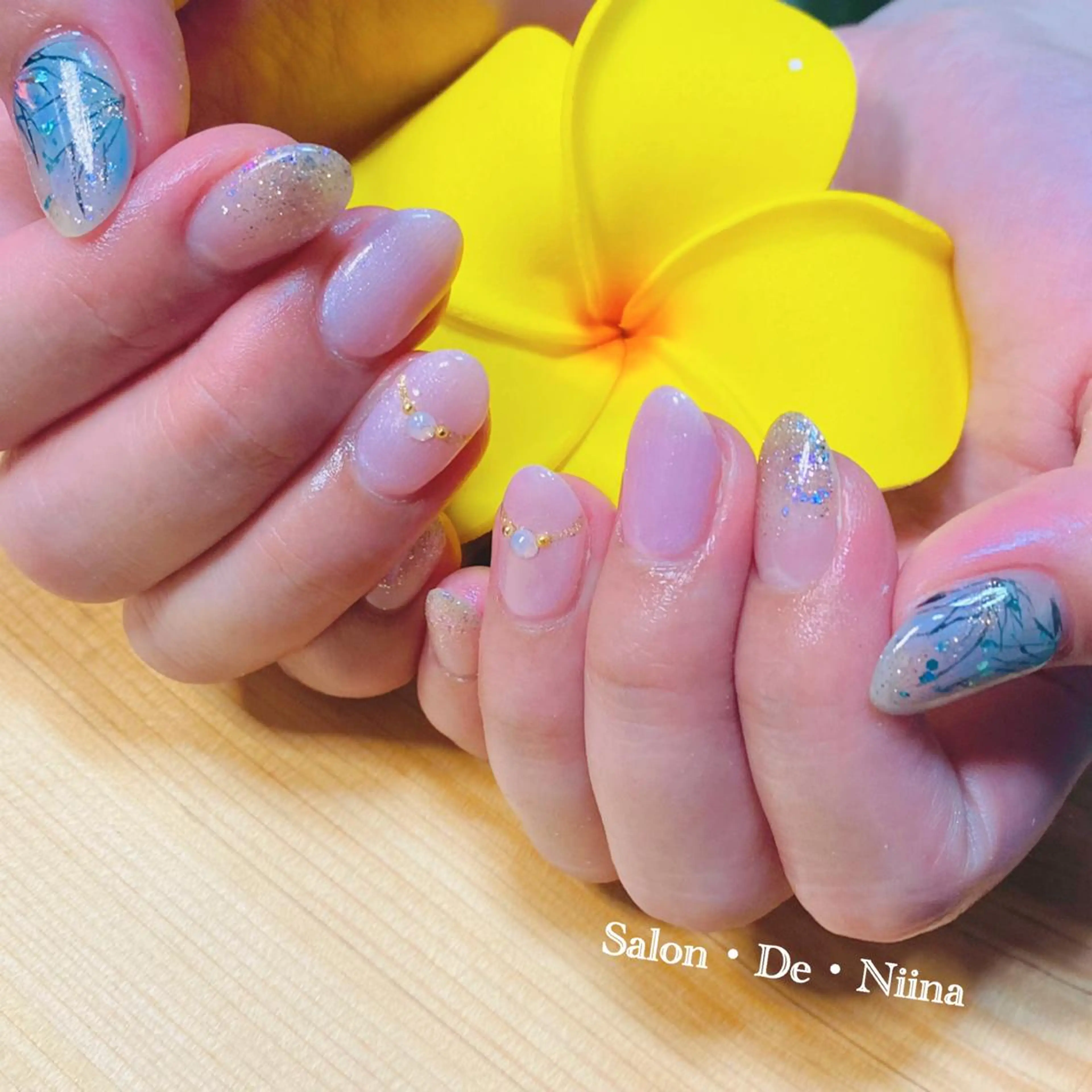 ネイル オフィスネイル ボディビルダーSal on.DeNiinaのネイルデザイン