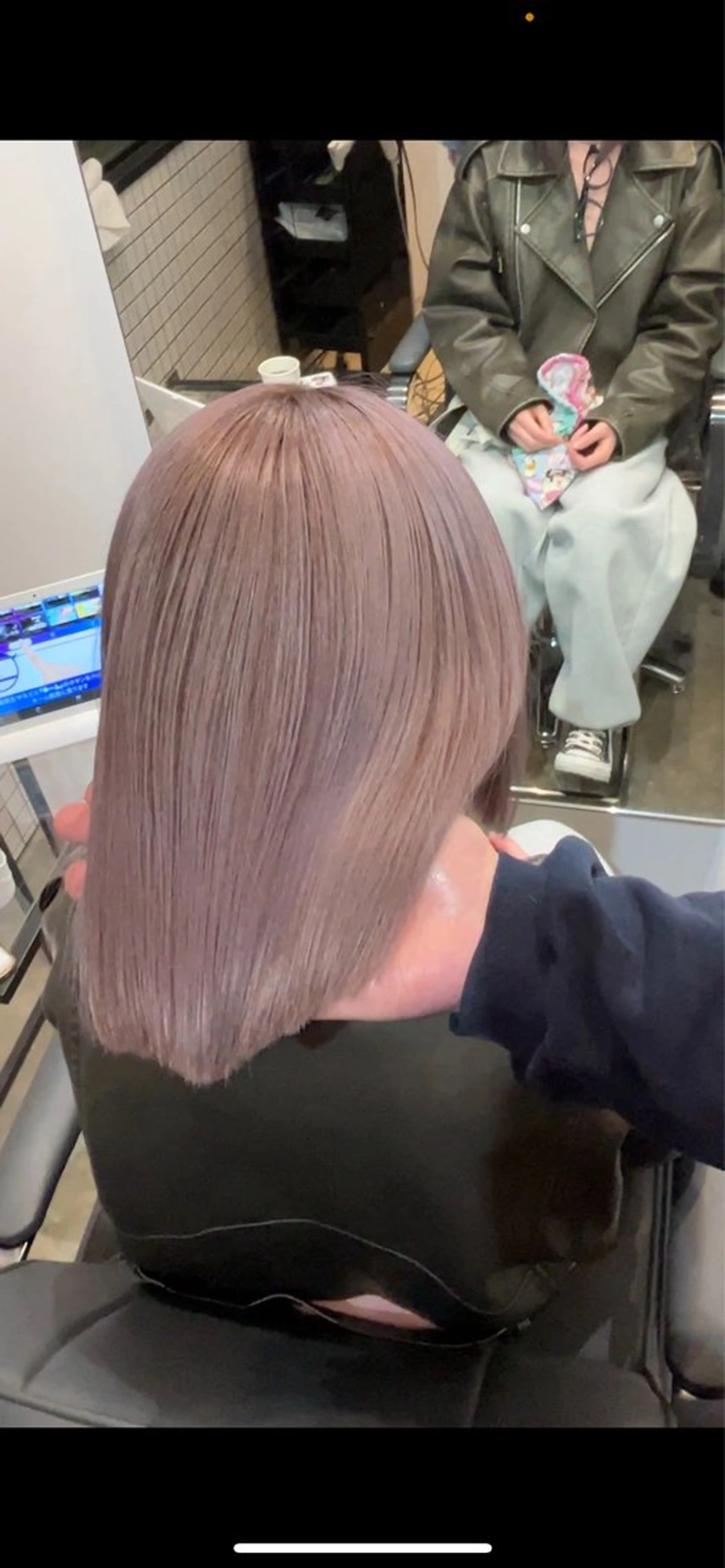 カラー ニトウ レイナのヘアスタイル