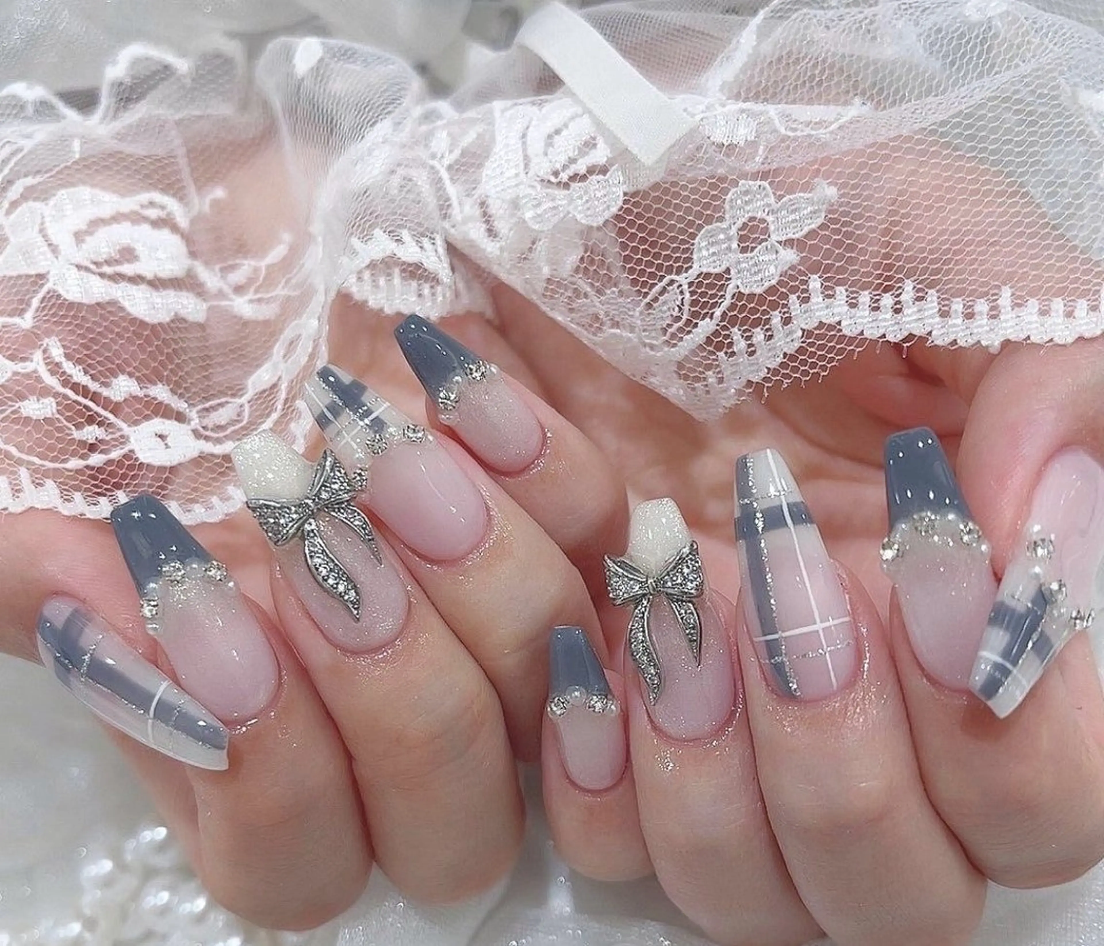ネイル マグネットネイル ピンク ネイルチップ 冬ネイル クリスマス Lee Nailsのネイルデザイン